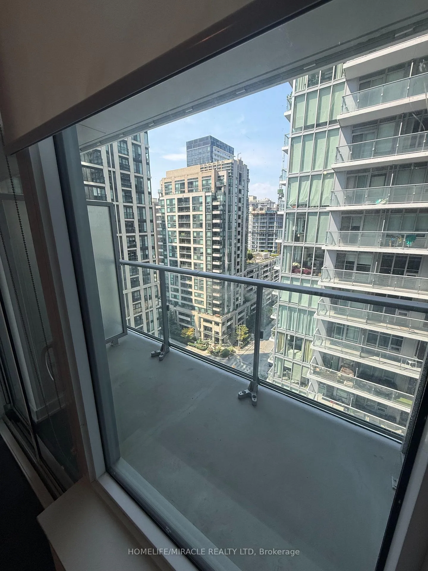 Photo 8 of Unit 1614, 195 Redpath Avenue, Toronto, Mount Pleasant West — HOMEH