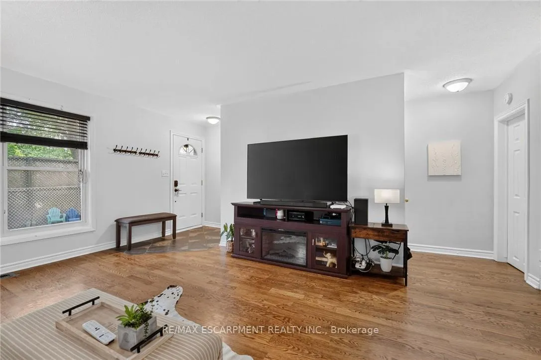 Photo 12 of Unit 6, 156 St Catharines Street, West Lincoln, Smithville — HOMEH