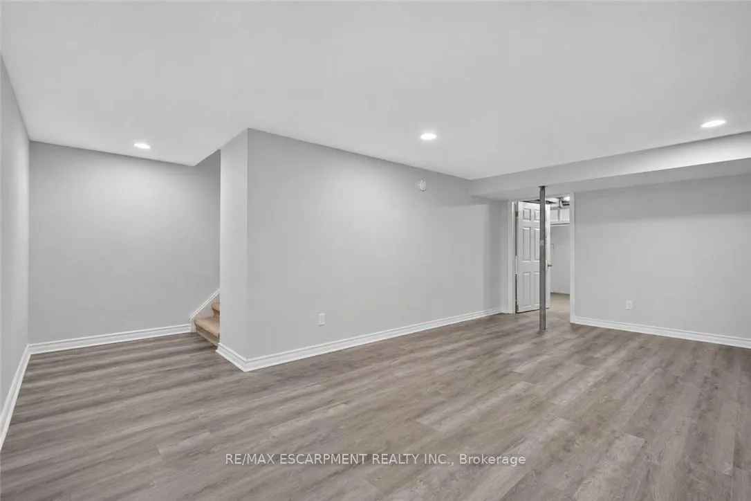 Photo 33 of Unit 6, 156 St Catharines Street, West Lincoln, Smithville — HOMEH