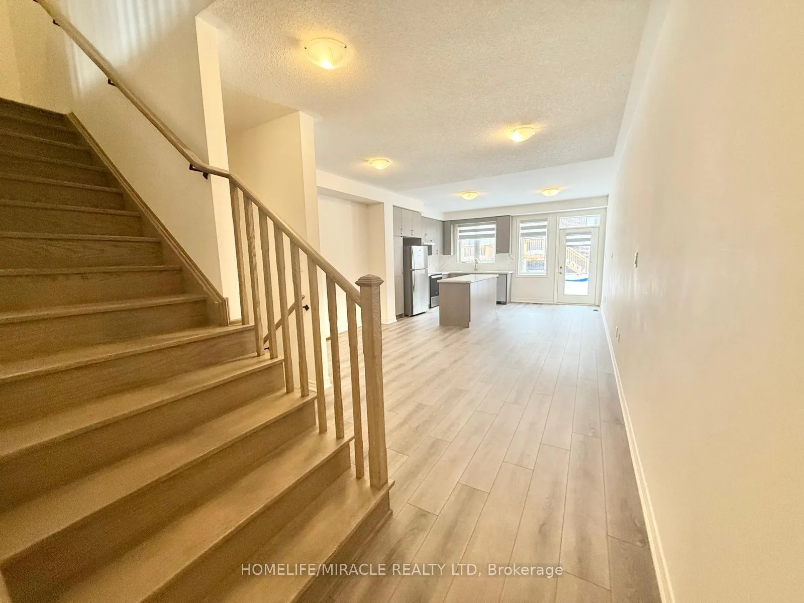 Photo 3 of 21 Gledhill Crescent W, Cambridge — HOMEH