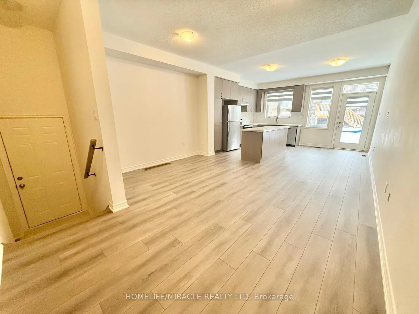 Photo 4 of 21 Gledhill Crescent W, Cambridge — HOMEH