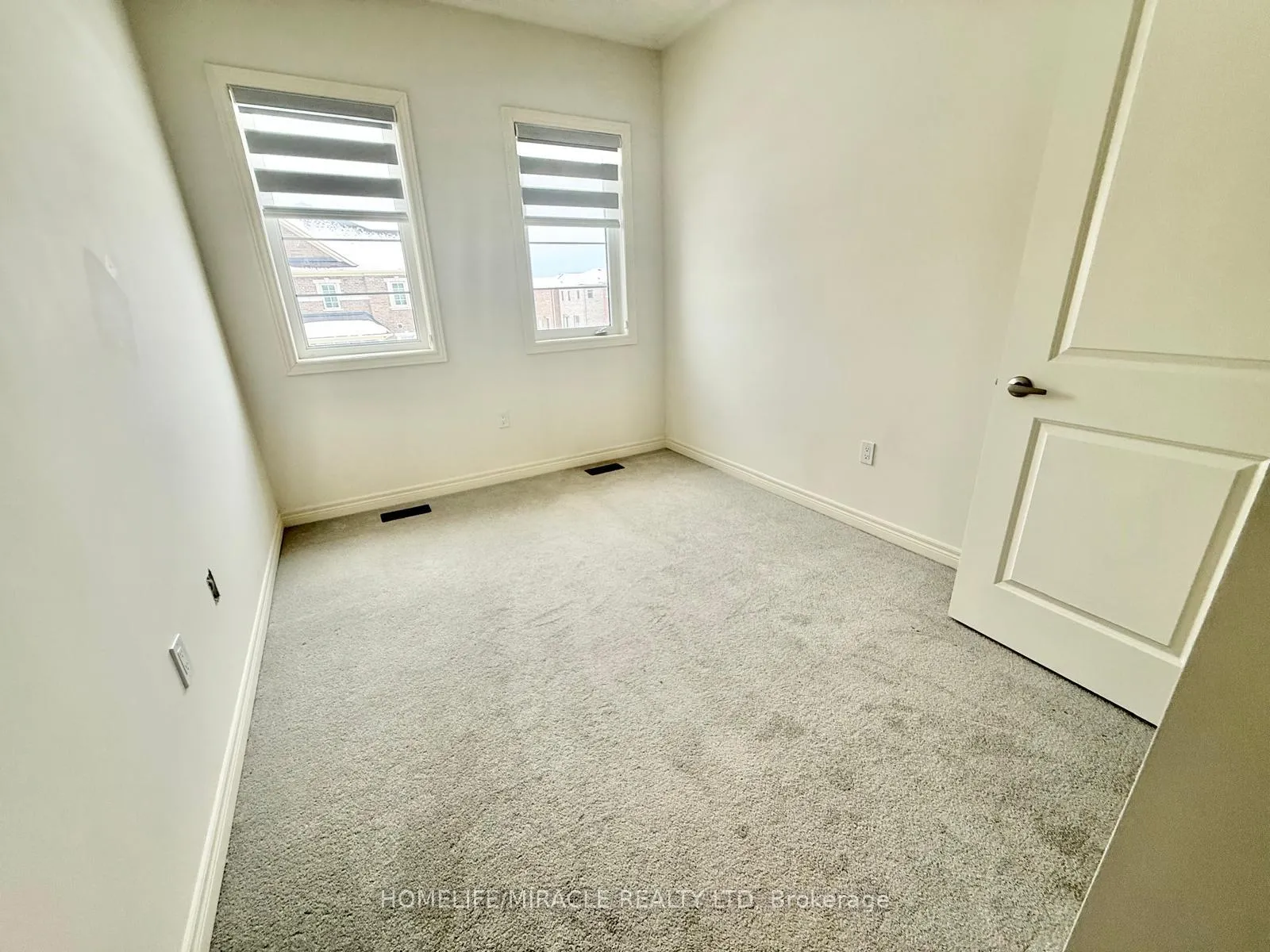 Photo 10 of 21 Gledhill Crescent W, Cambridge — HOMEH