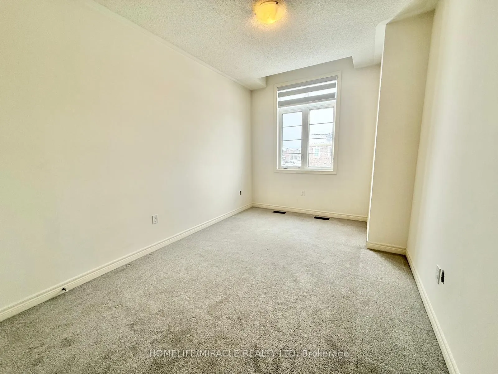 Photo 12 of 21 Gledhill Crescent W, Cambridge — HOMEH