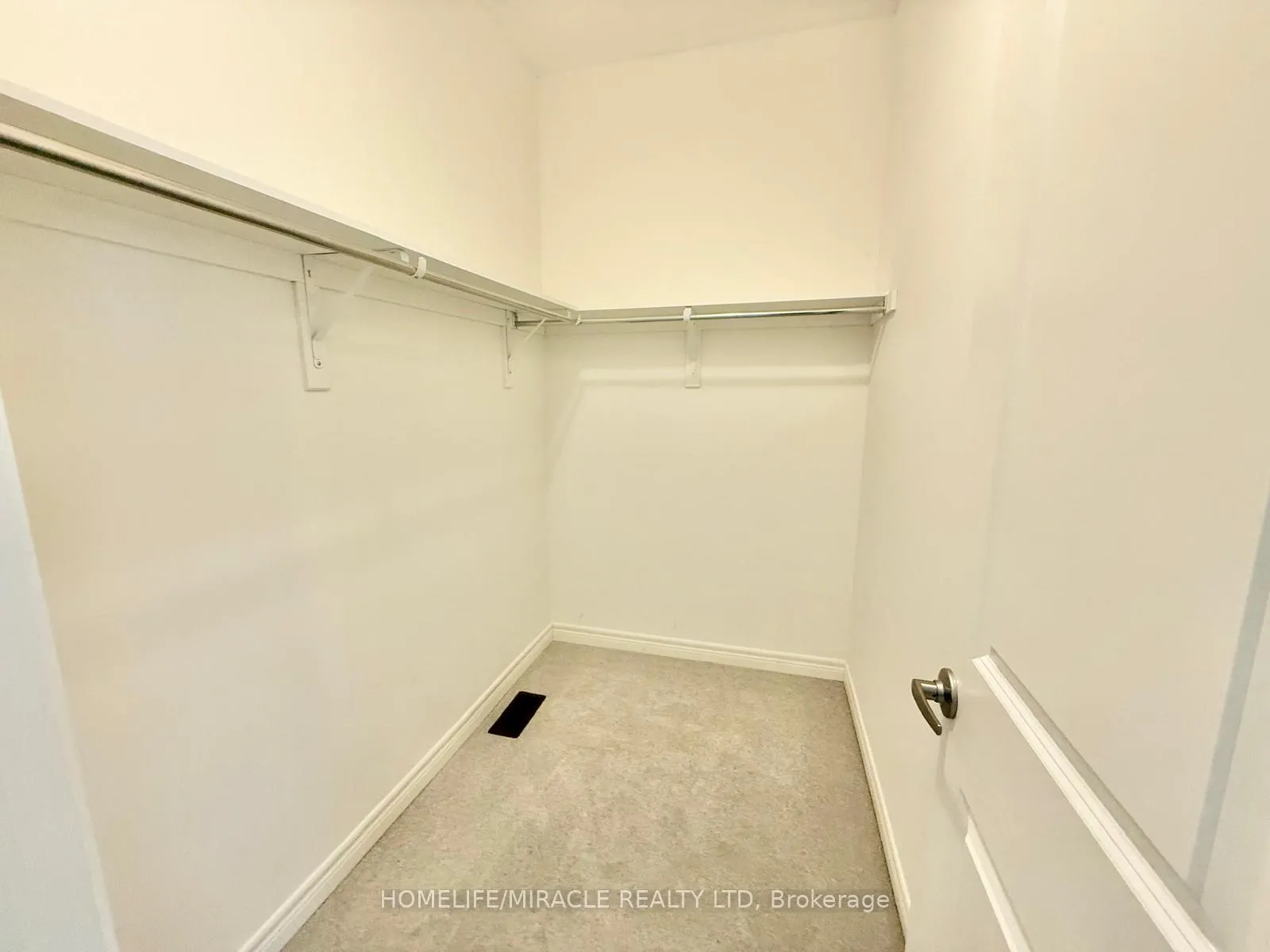 Photo 15 of 21 Gledhill Crescent W, Cambridge — HOMEH