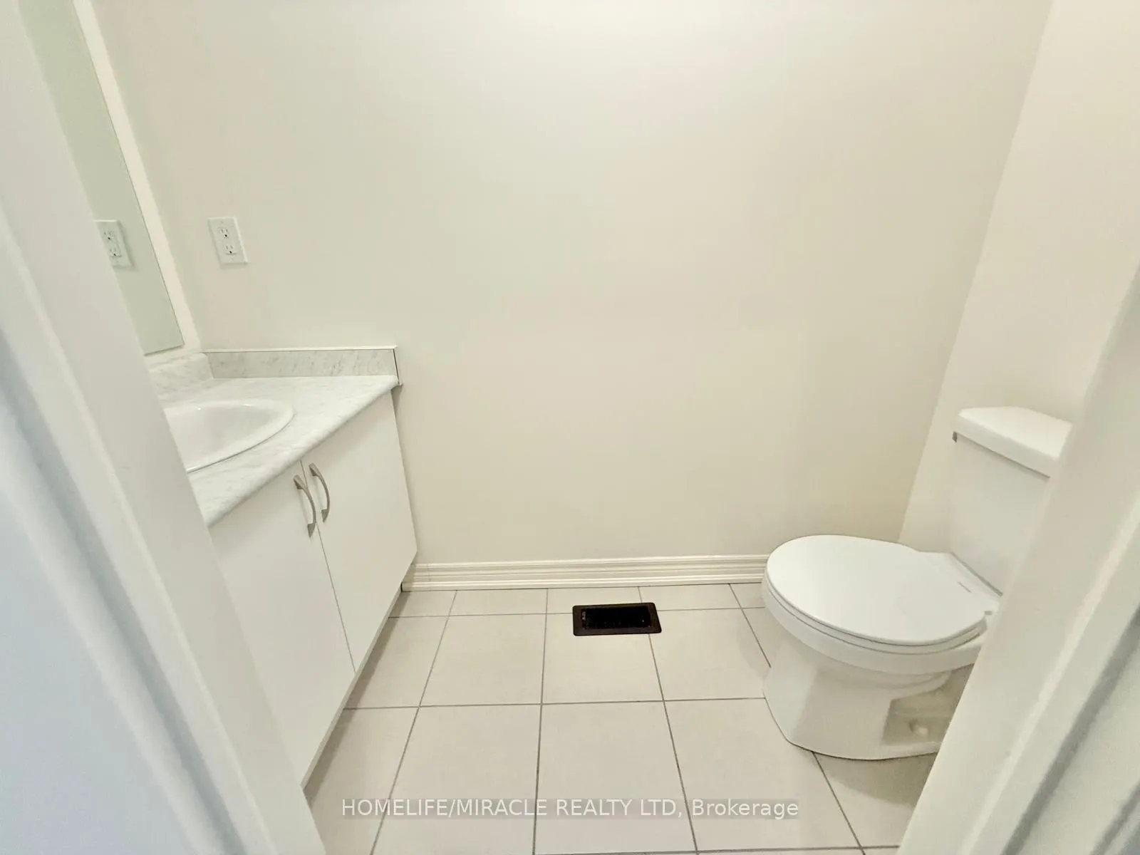 Photo 16 of 21 Gledhill Crescent W, Cambridge — HOMEH