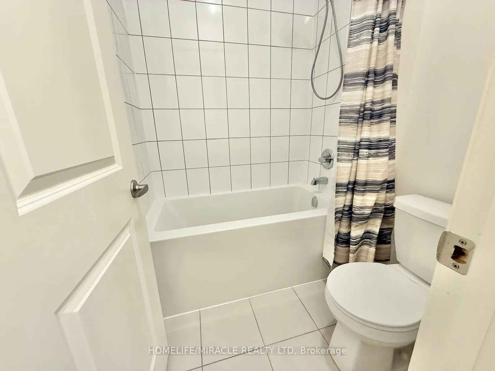 Photo 17 of 21 Gledhill Crescent W, Cambridge — HOMEH