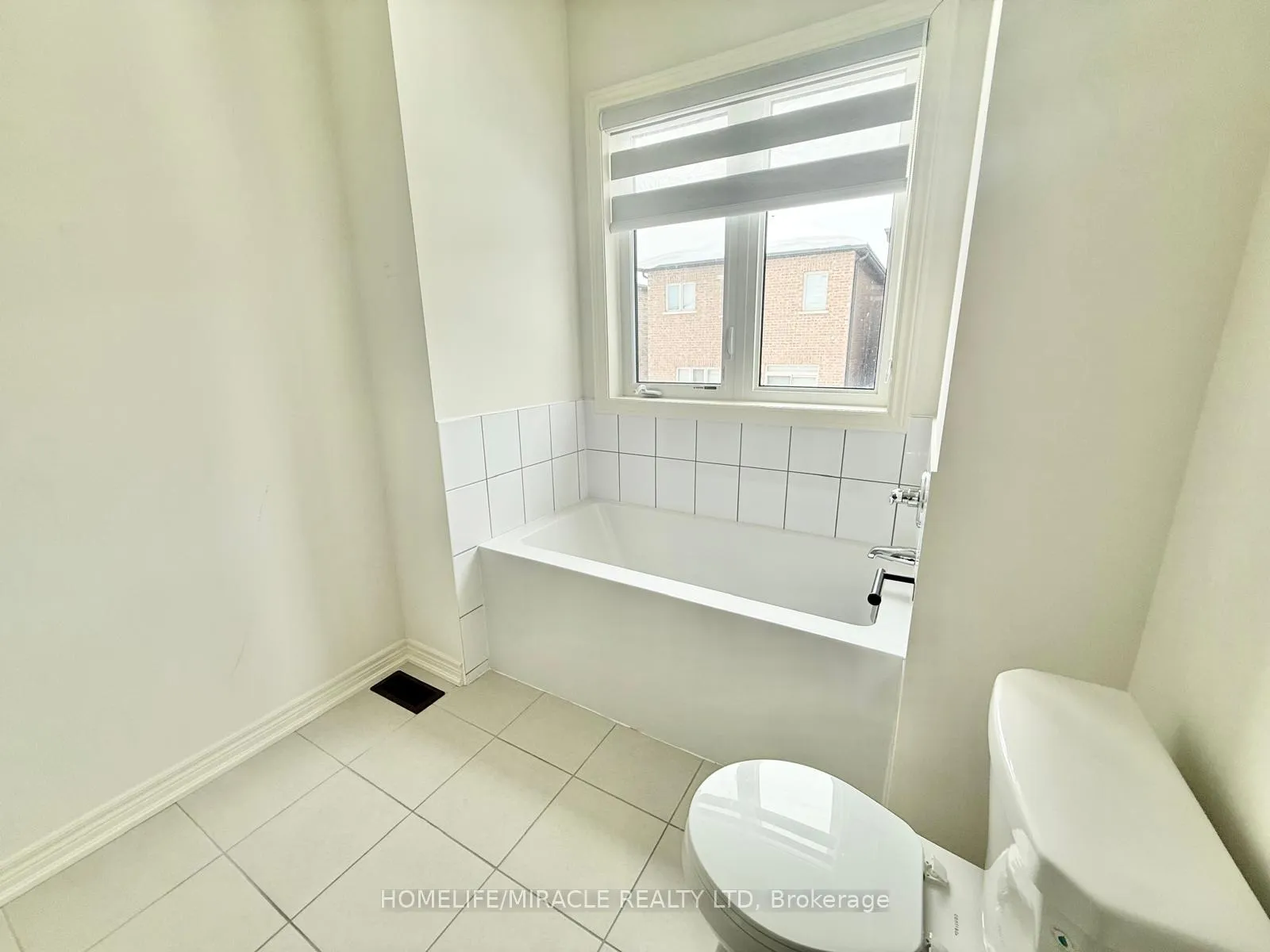 Photo 18 of 21 Gledhill Crescent W, Cambridge — HOMEH