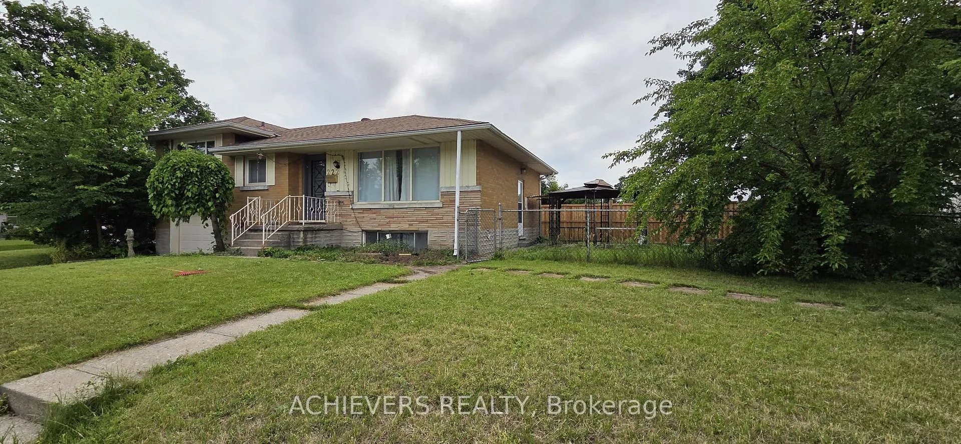 Photo 2 of 222 Sixth Avenue, Kitchener, Fairview/Kingsdale — HOMEH