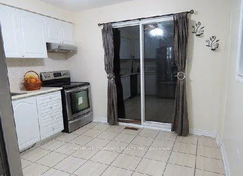 Photo 11 of 40 Harley Drive, Ajax, Central — HOMEH