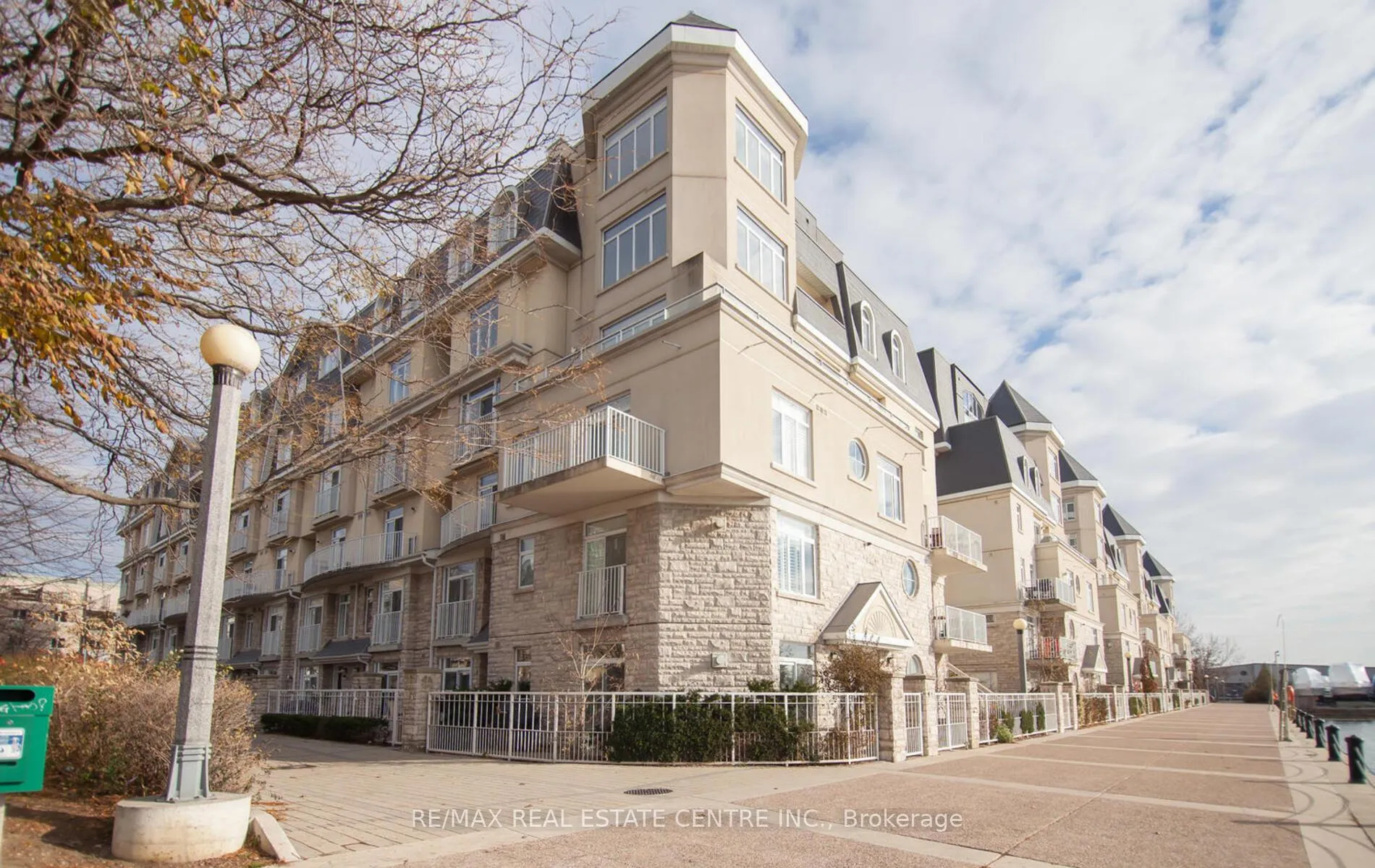 Photo 4 of Unit 688, 38 Stadium Road, Toronto, Niagara — HOMEH