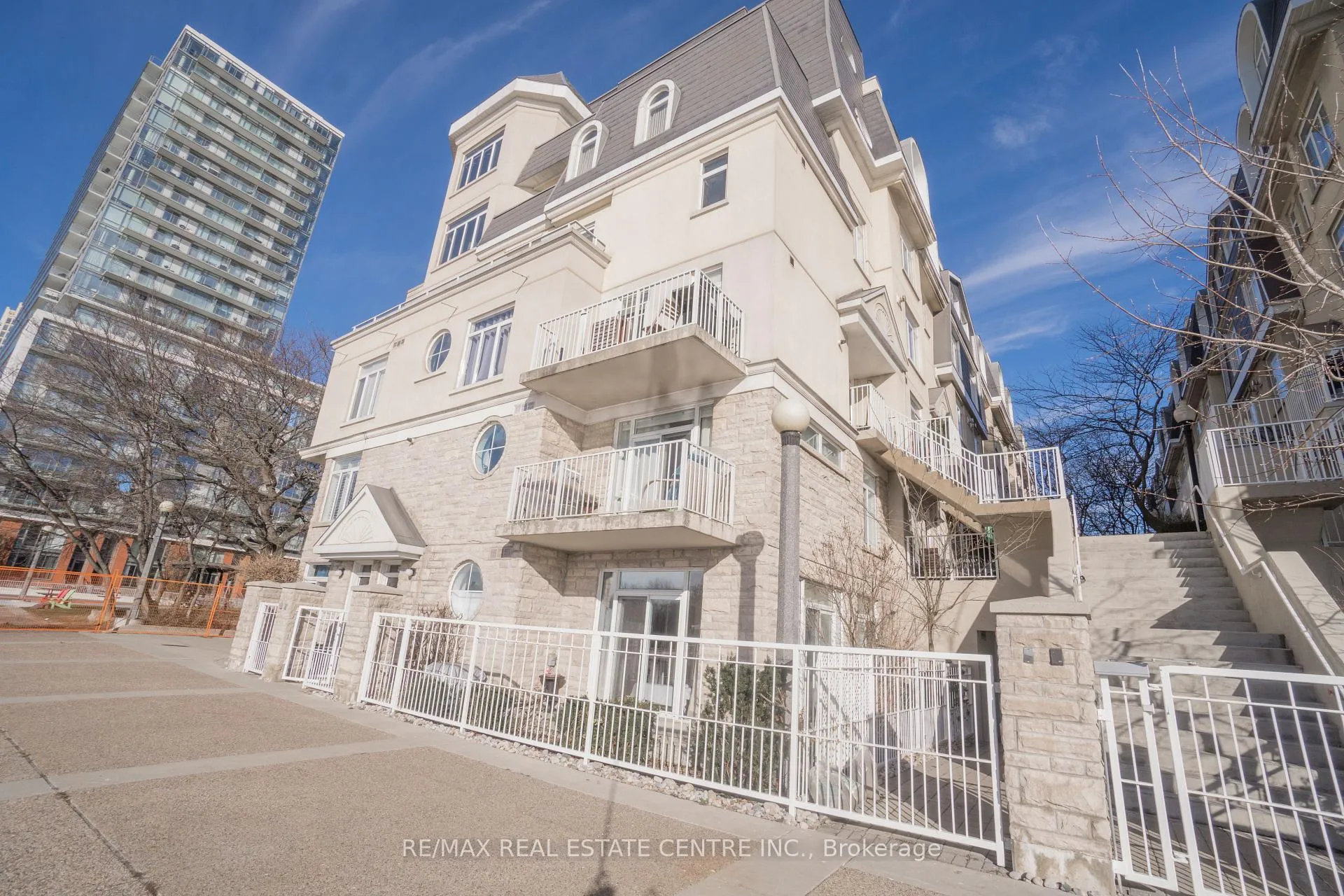 Photo 5 of Unit 688, 38 Stadium Road, Toronto, Niagara — HOMEH