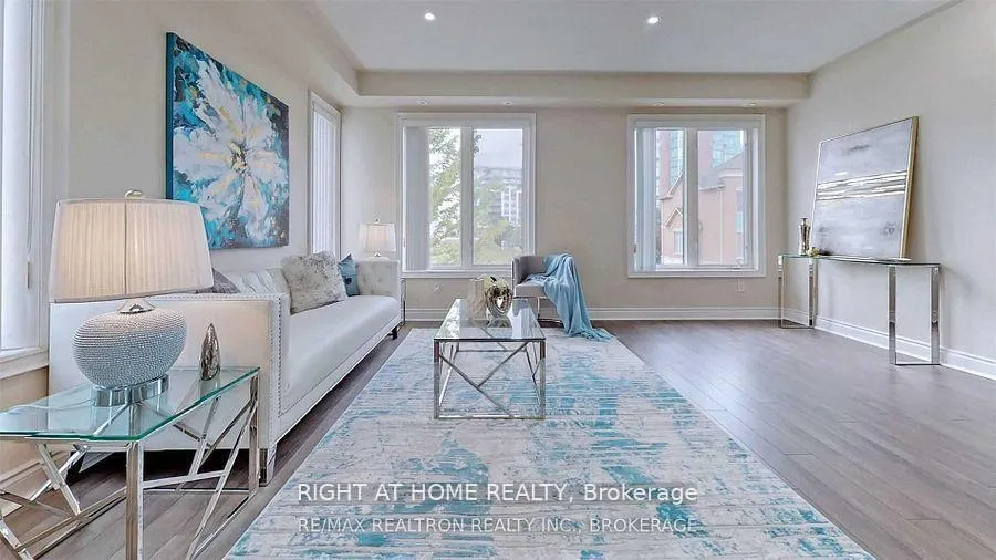 Photo 2 of 17 Suncrest Boulevard, Markham, Commerce Valley — HOMEH