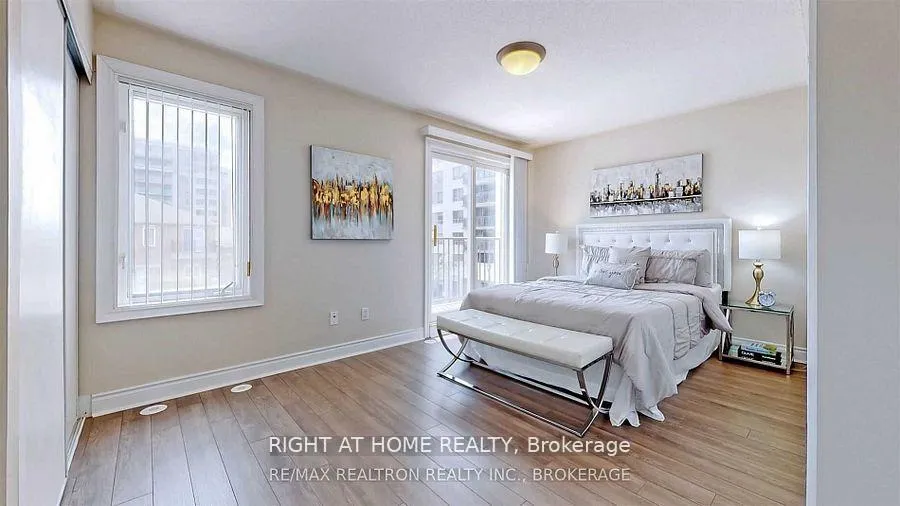 Photo 8 of 17 Suncrest Boulevard, Markham, Commerce Valley — HOMEH