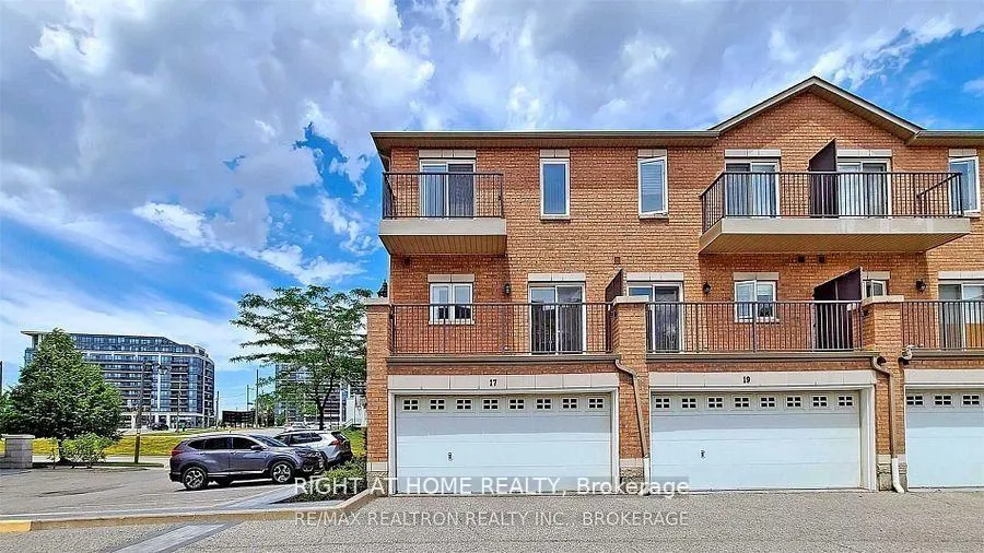 Photo 14 of 17 Suncrest Boulevard, Markham, Commerce Valley — HOMEH