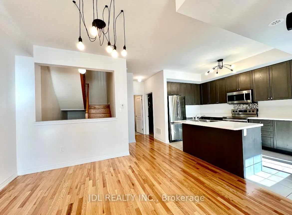 Photo 4 of 33 Jaffna Lane, Markham, Berczy — HOMEH