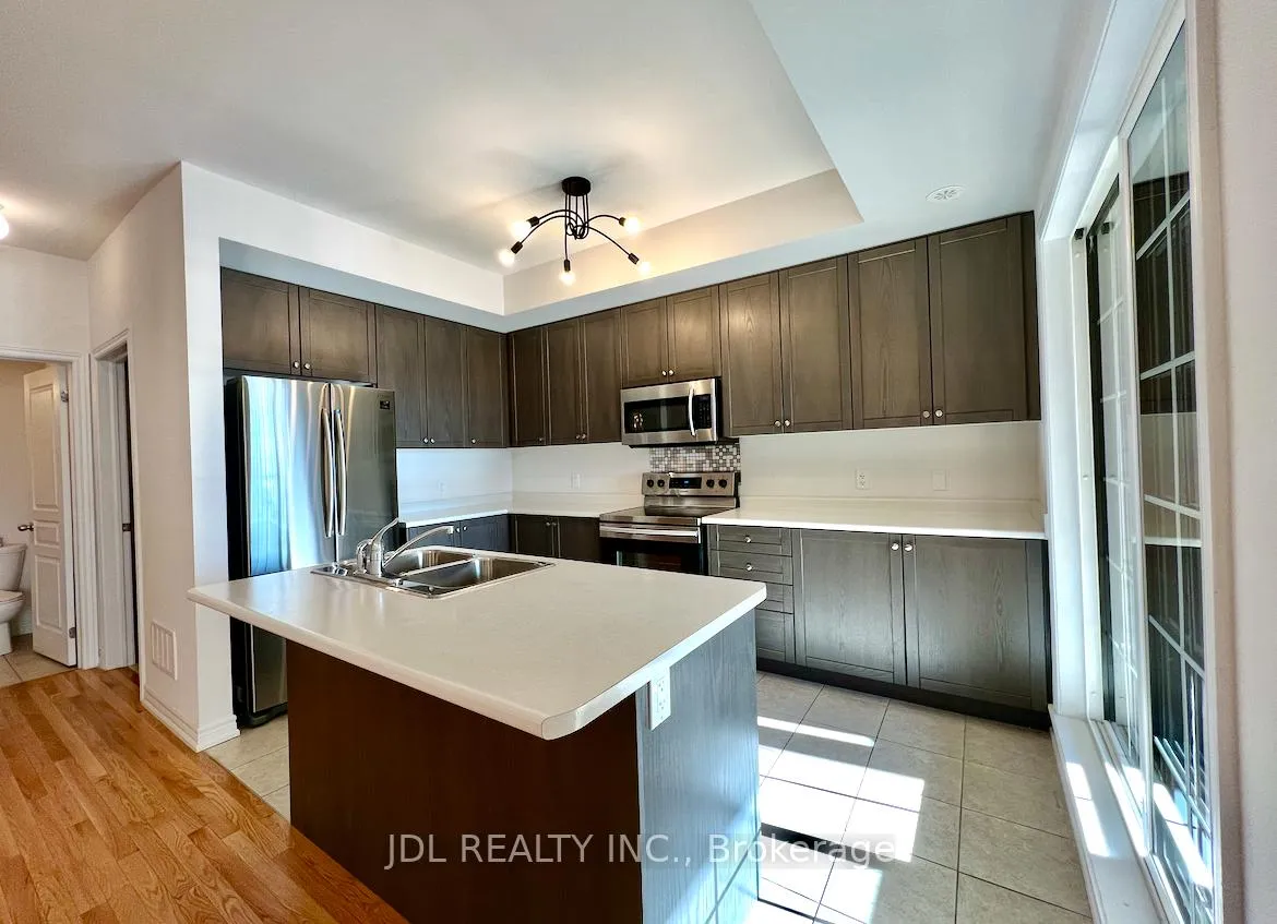 Photo 5 of 33 Jaffna Lane, Markham, Berczy — HOMEH