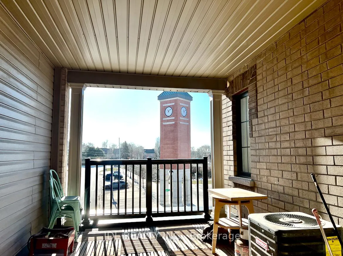 Photo 6 of 33 Jaffna Lane, Markham, Berczy — HOMEH