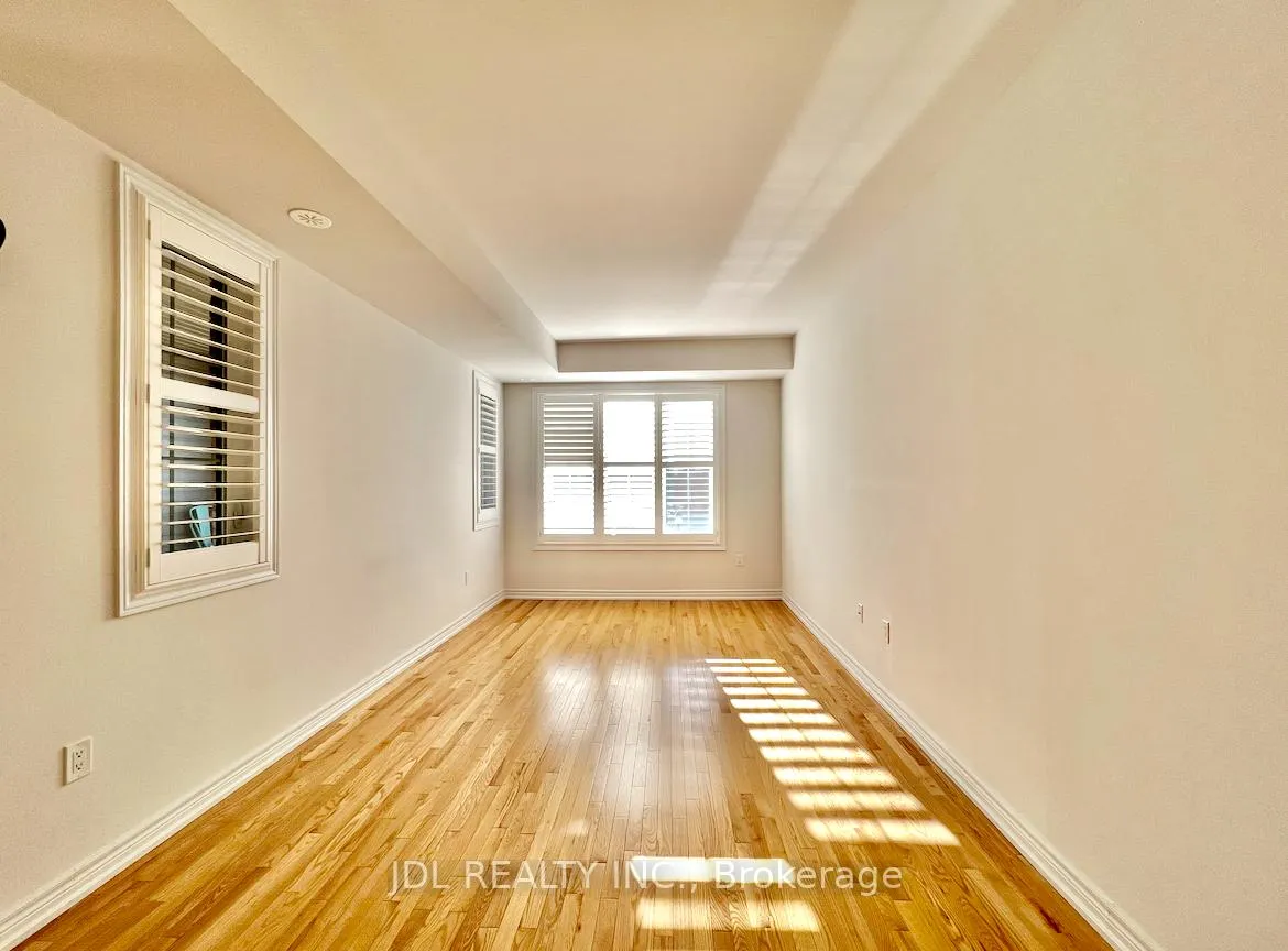 Photo 9 of 33 Jaffna Lane, Markham, Berczy — HOMEH