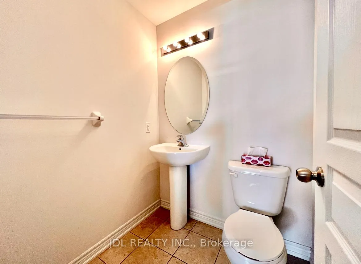 Photo 10 of 33 Jaffna Lane, Markham, Berczy — HOMEH
