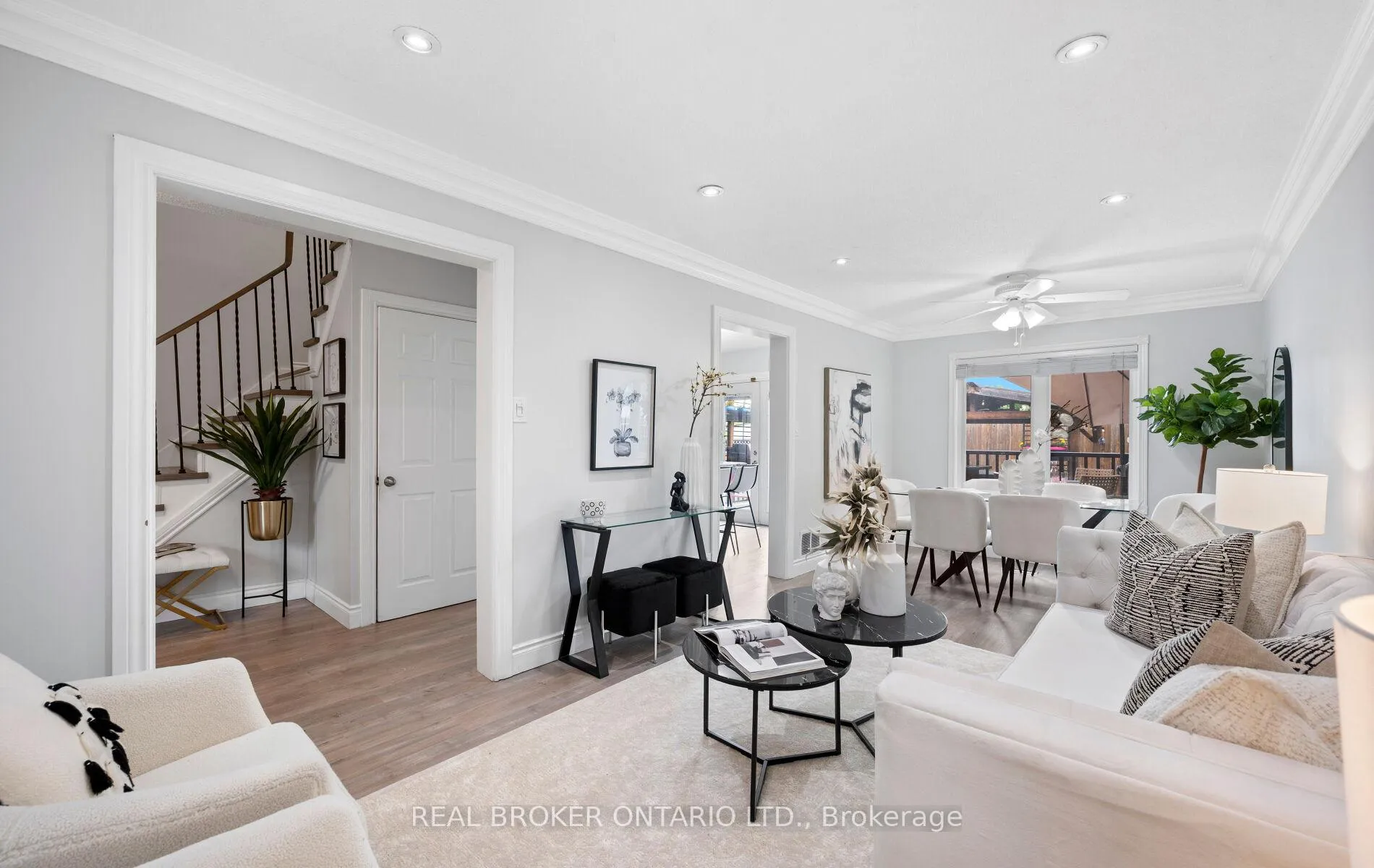 Photo 3 of 52 Vivaldi Crescent, Brampton, Brampton South — HOMEH