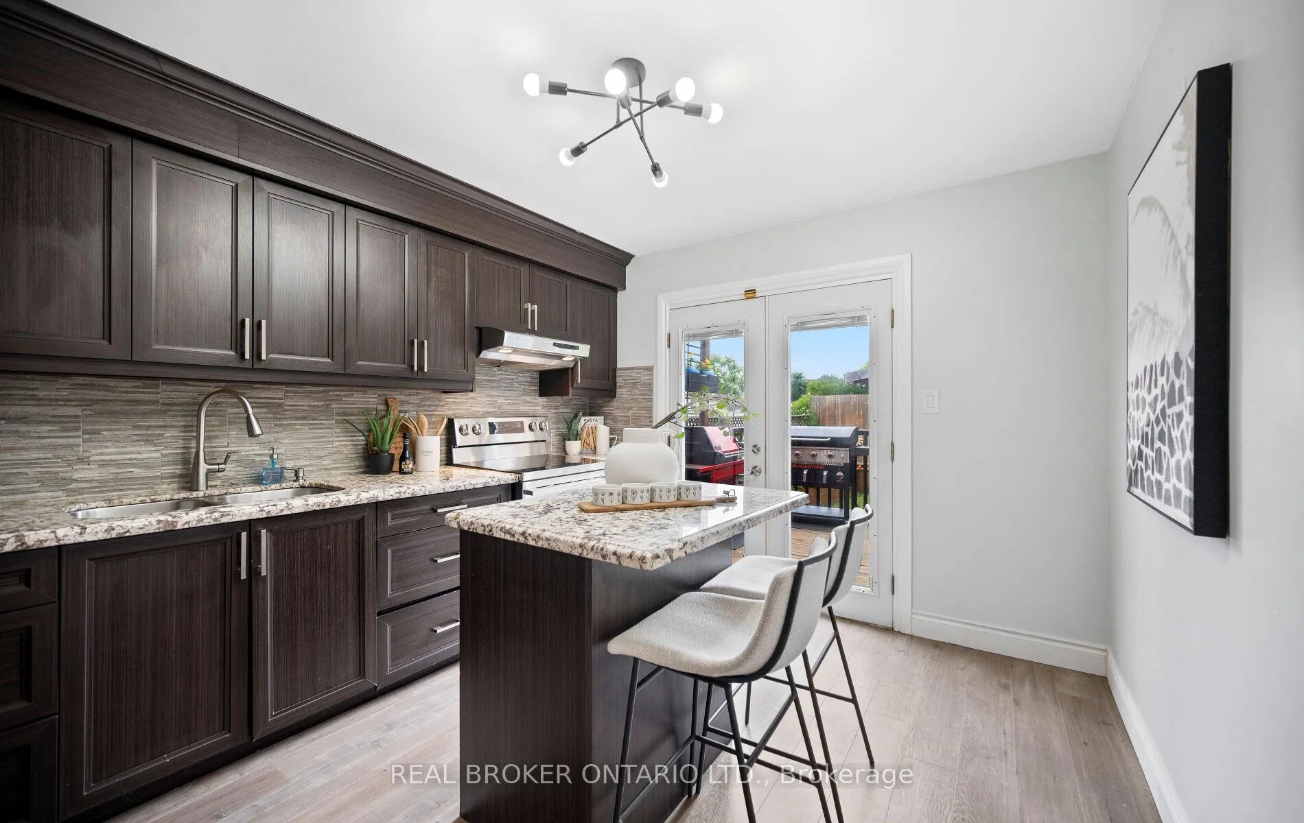 Photo 8 of 52 Vivaldi Crescent, Brampton, Brampton South — HOMEH