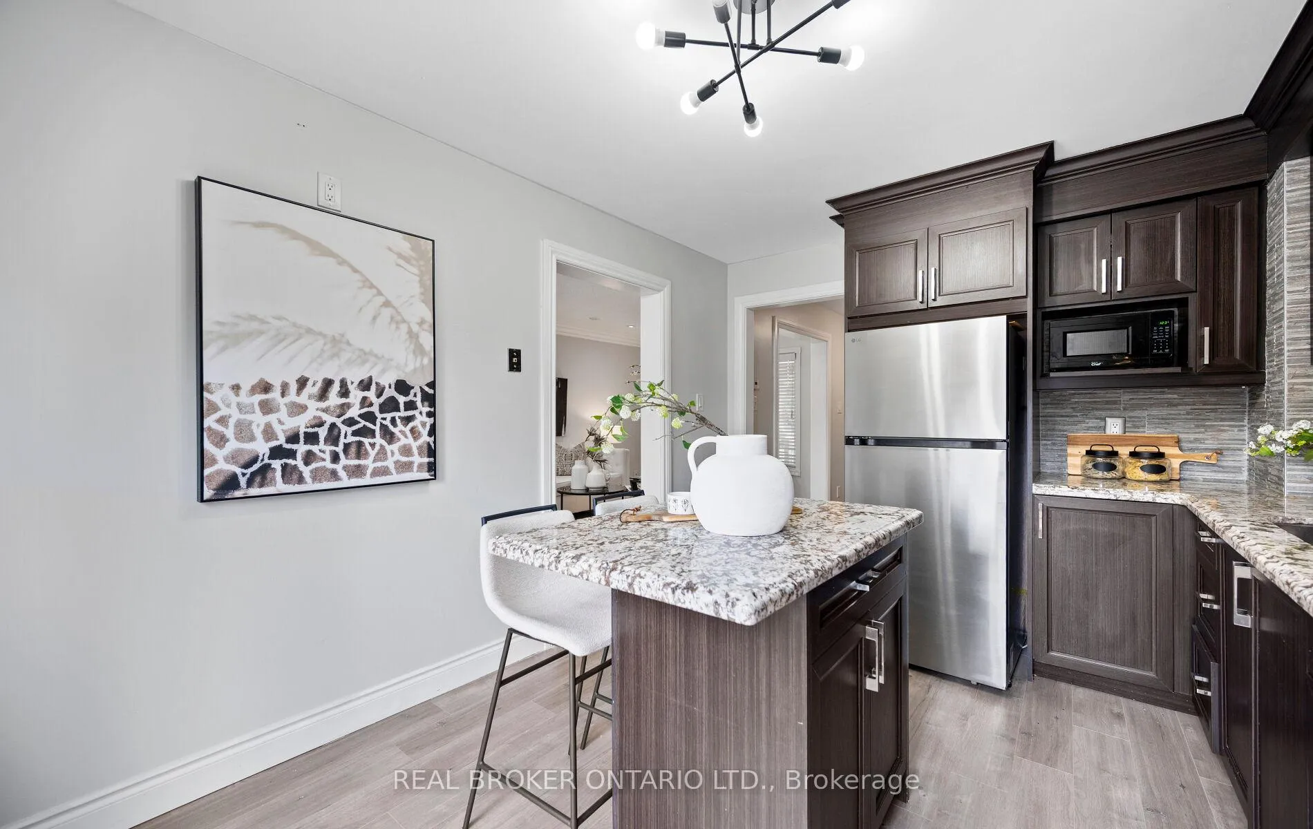 Photo 10 of 52 Vivaldi Crescent, Brampton, Brampton South — HOMEH