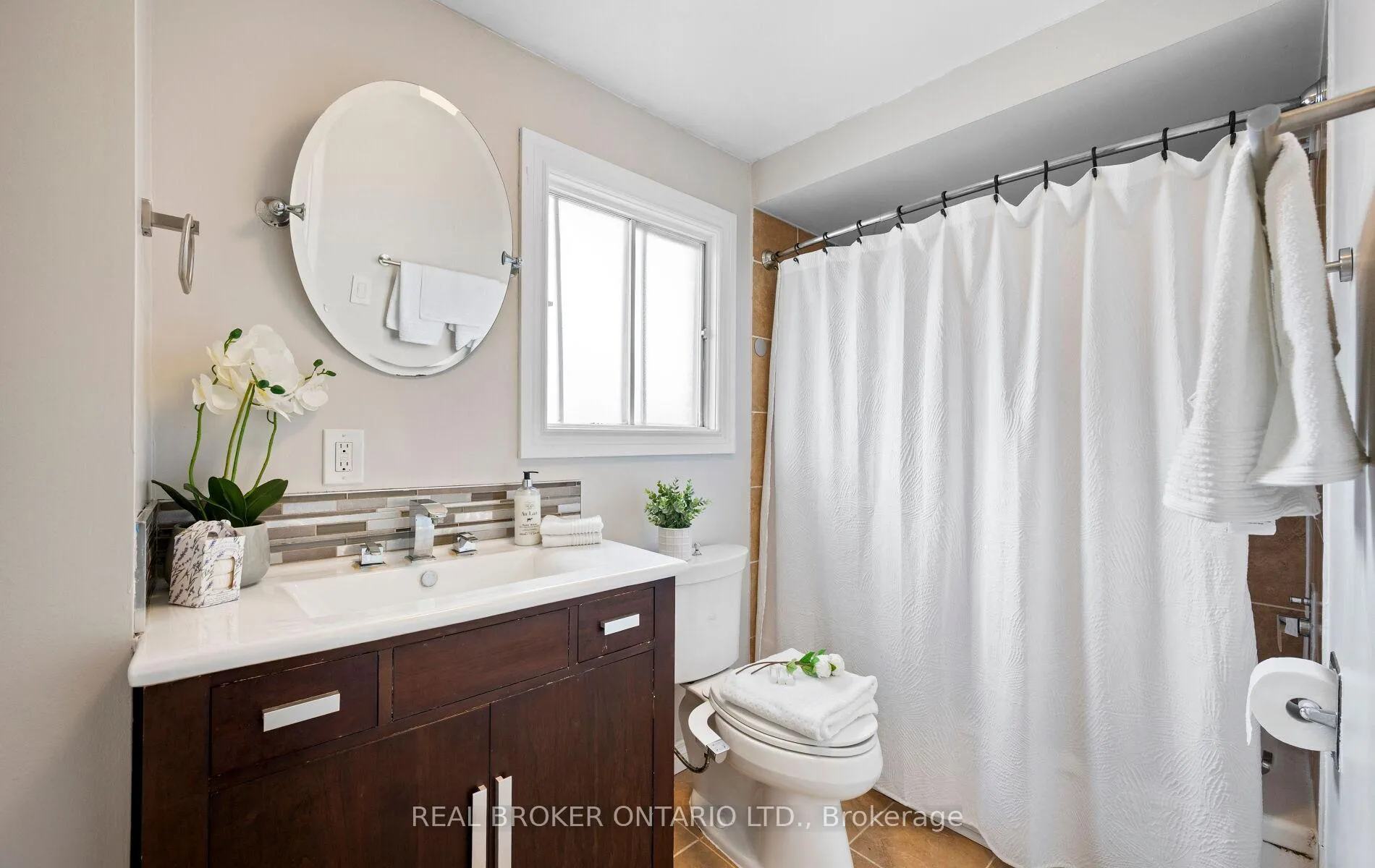 Photo 20 of 52 Vivaldi Crescent, Brampton, Brampton South — HOMEH