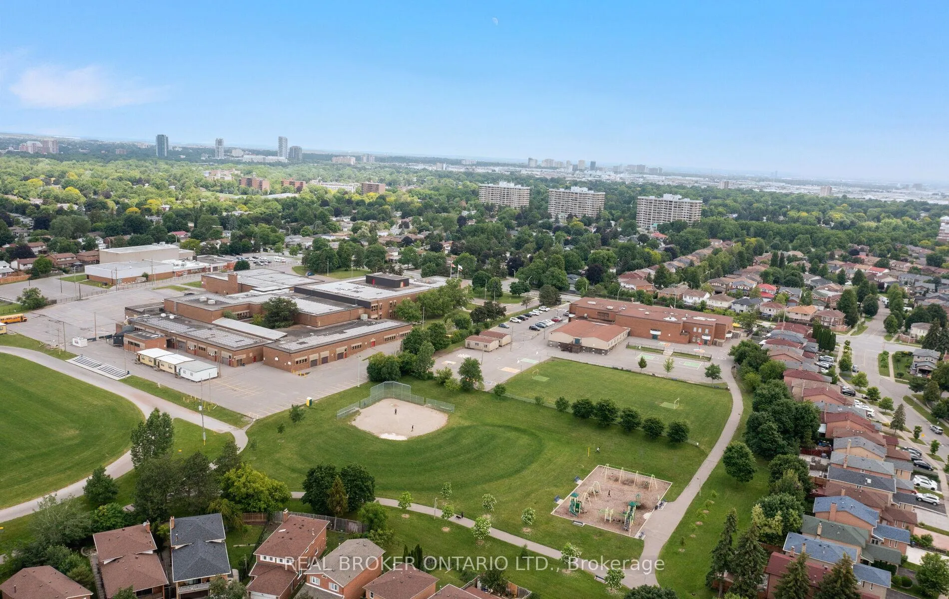 Photo 31 of 52 Vivaldi Crescent, Brampton, Brampton South — HOMEH