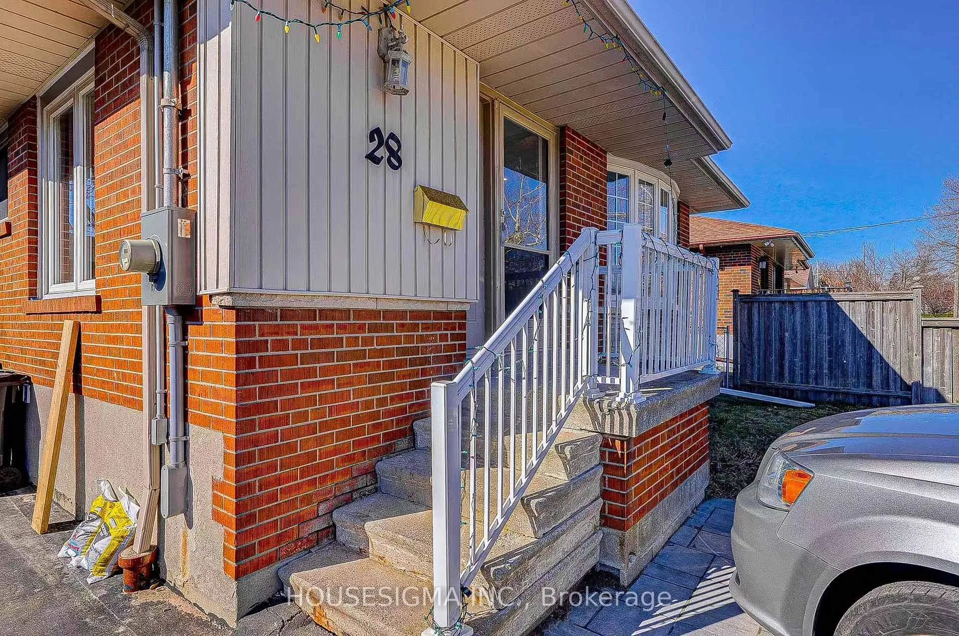 Photo 1 of 28 Earlton Road, Scarborough, Tam O'Shanter-Sullivan — HOMEH