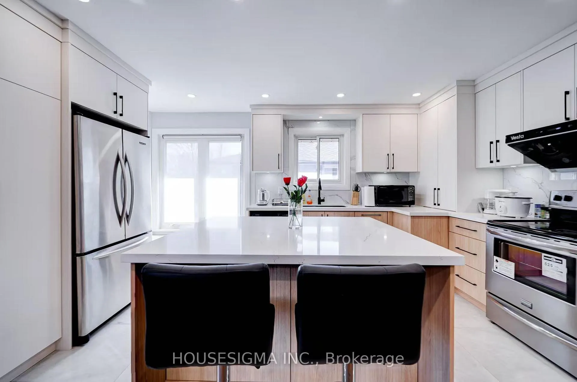 Photo 2 of 28 Earlton Road, Scarborough, Tam O'Shanter-Sullivan — HOMEH