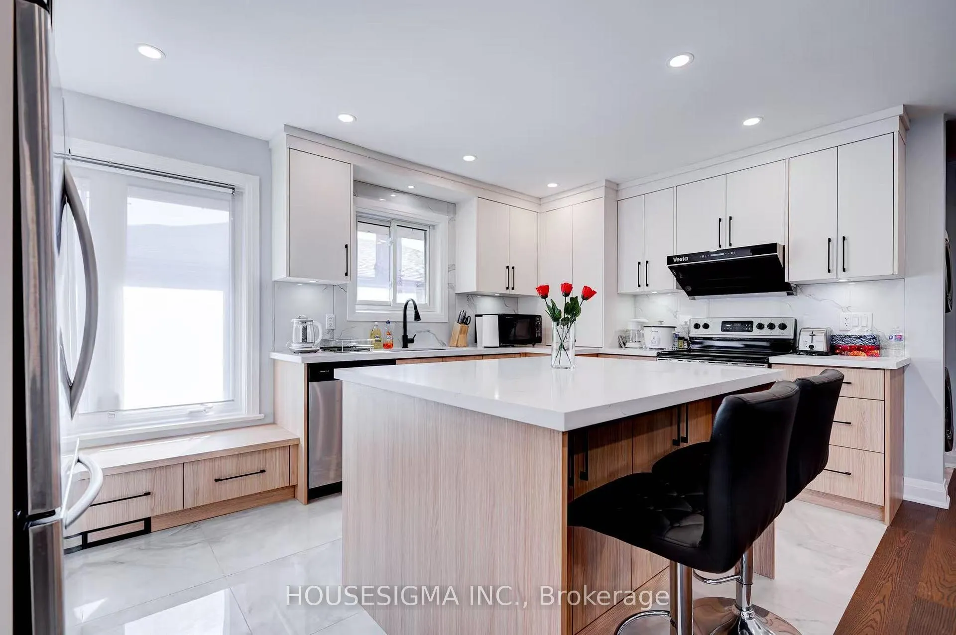 Photo 3 of 28 Earlton Road, Scarborough, Tam O'Shanter-Sullivan — HOMEH