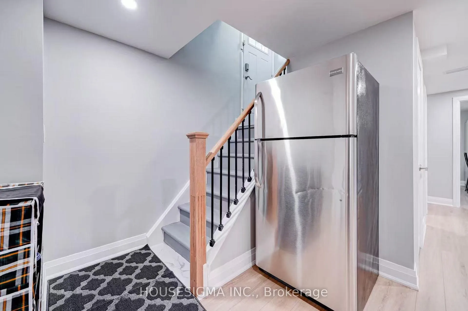 Photo 15 of 28 Earlton Road, Scarborough, Tam O'Shanter-Sullivan — HOMEH