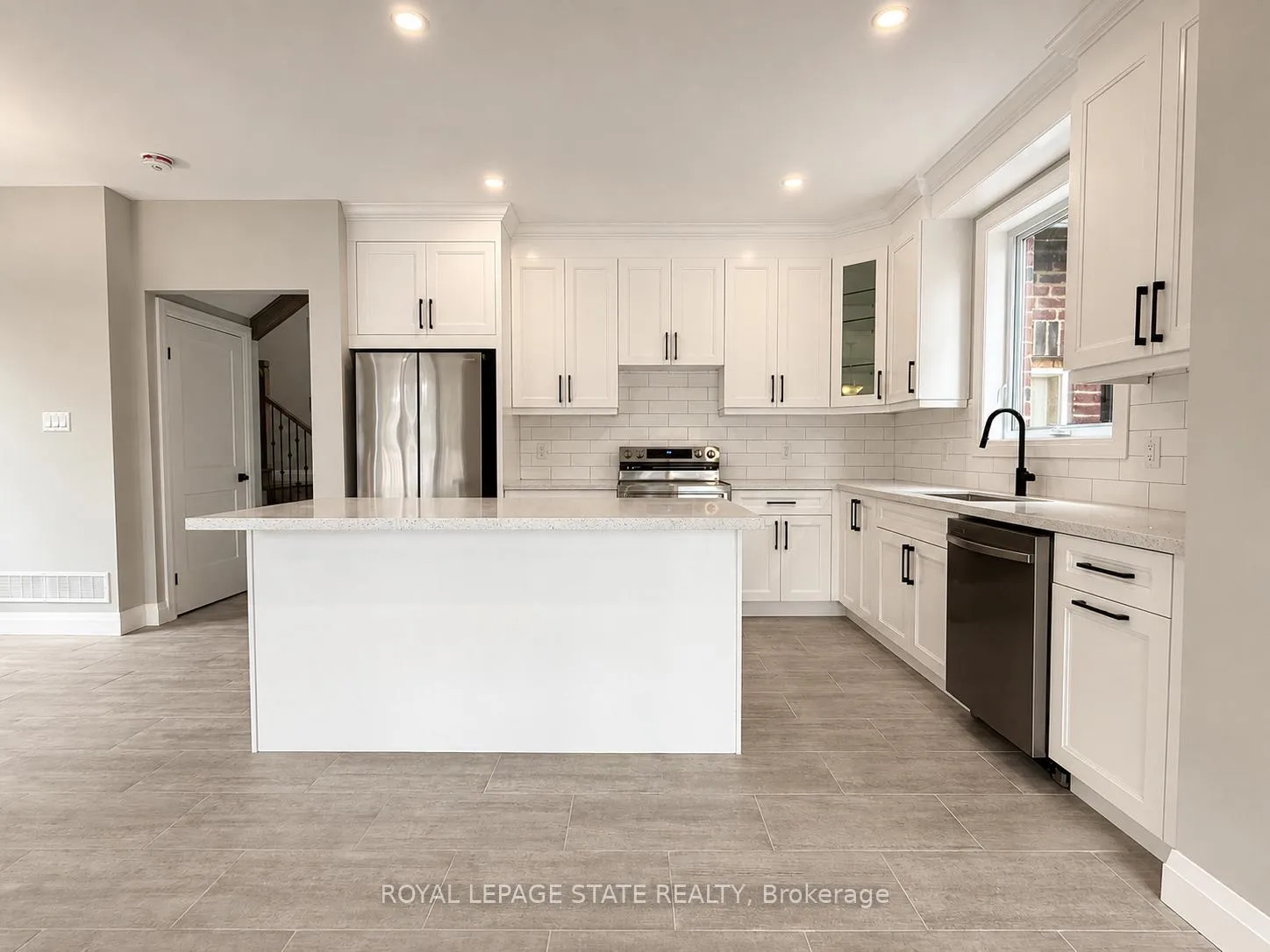 Photo 4 of 22-A Alpine Avenue, Hamilton, Stoney Creek — HOMEH