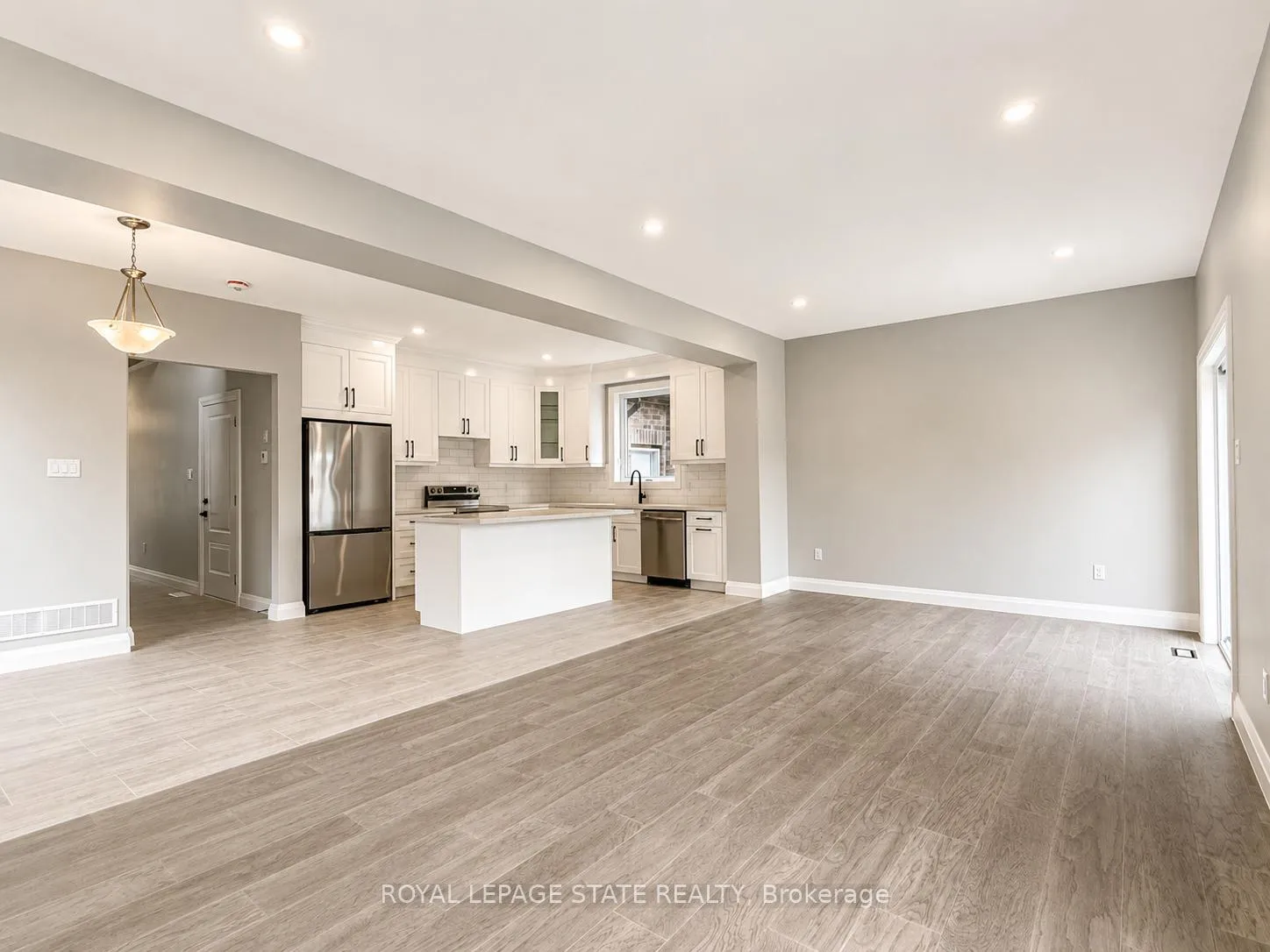 Photo 8 of 22-A Alpine Avenue, Hamilton, Stoney Creek — HOMEH