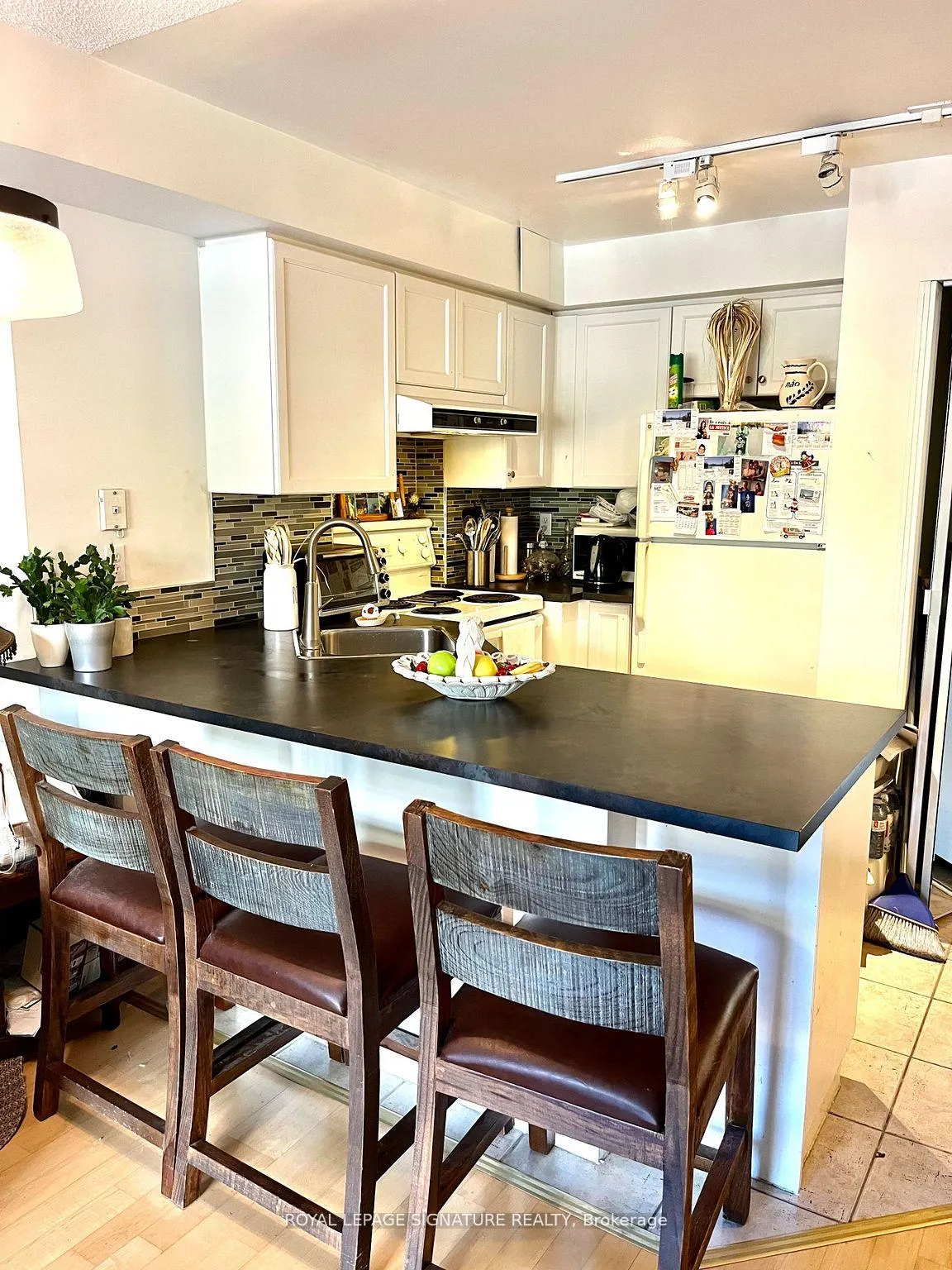 Photo 7 of Unit 207, 140 Bathurst Street, Toronto, Niagara — HOMEH