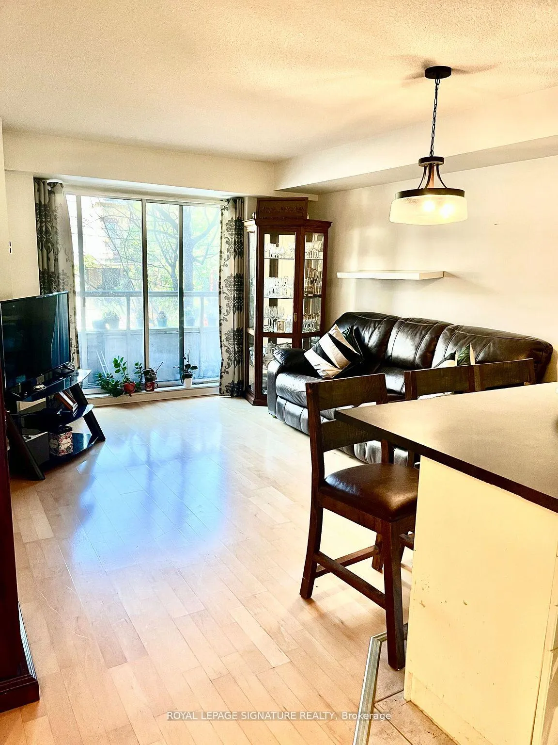 Photo 9 of Unit 207, 140 Bathurst Street, Toronto, Niagara — HOMEH