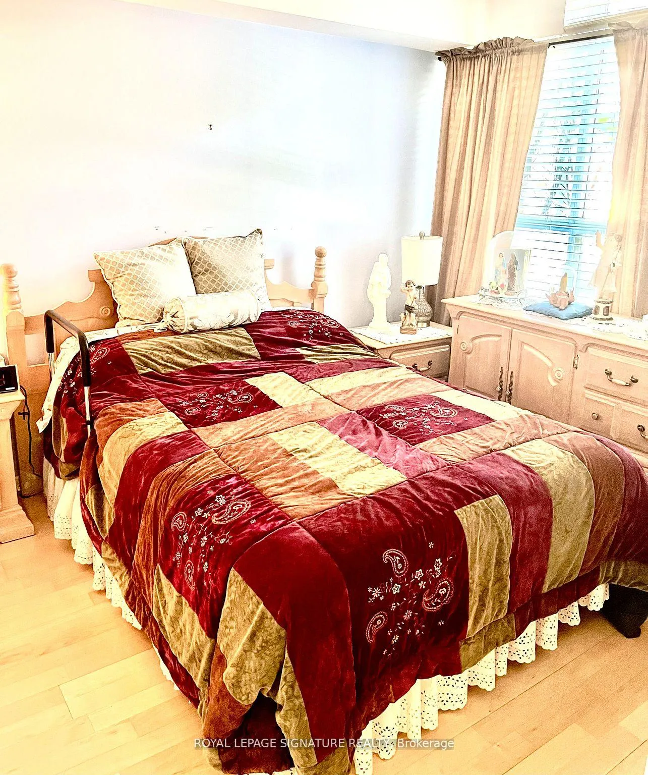 Photo 10 of Unit 207, 140 Bathurst Street, Toronto, Niagara — HOMEH