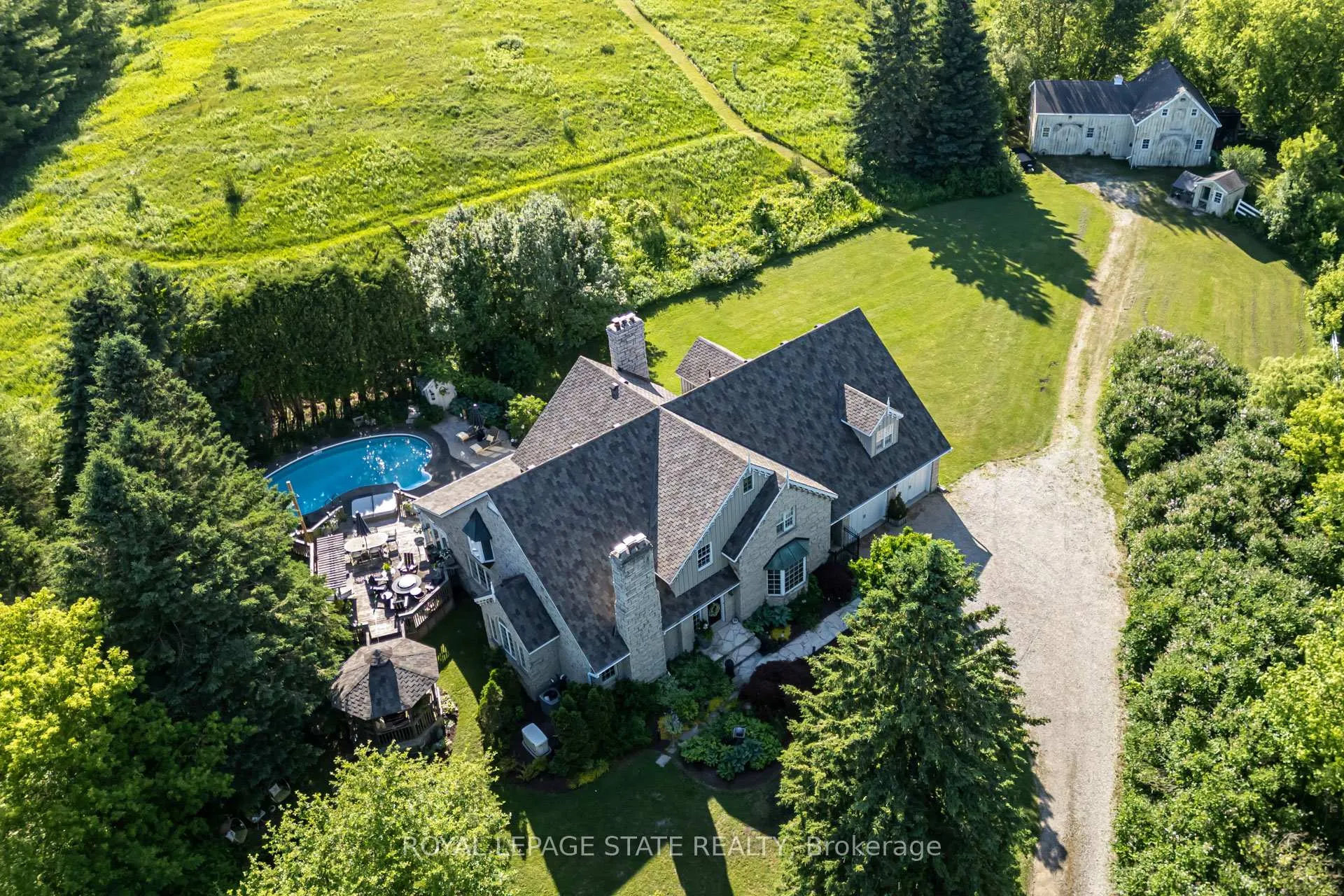 Photo of 2134 Maplewood Road