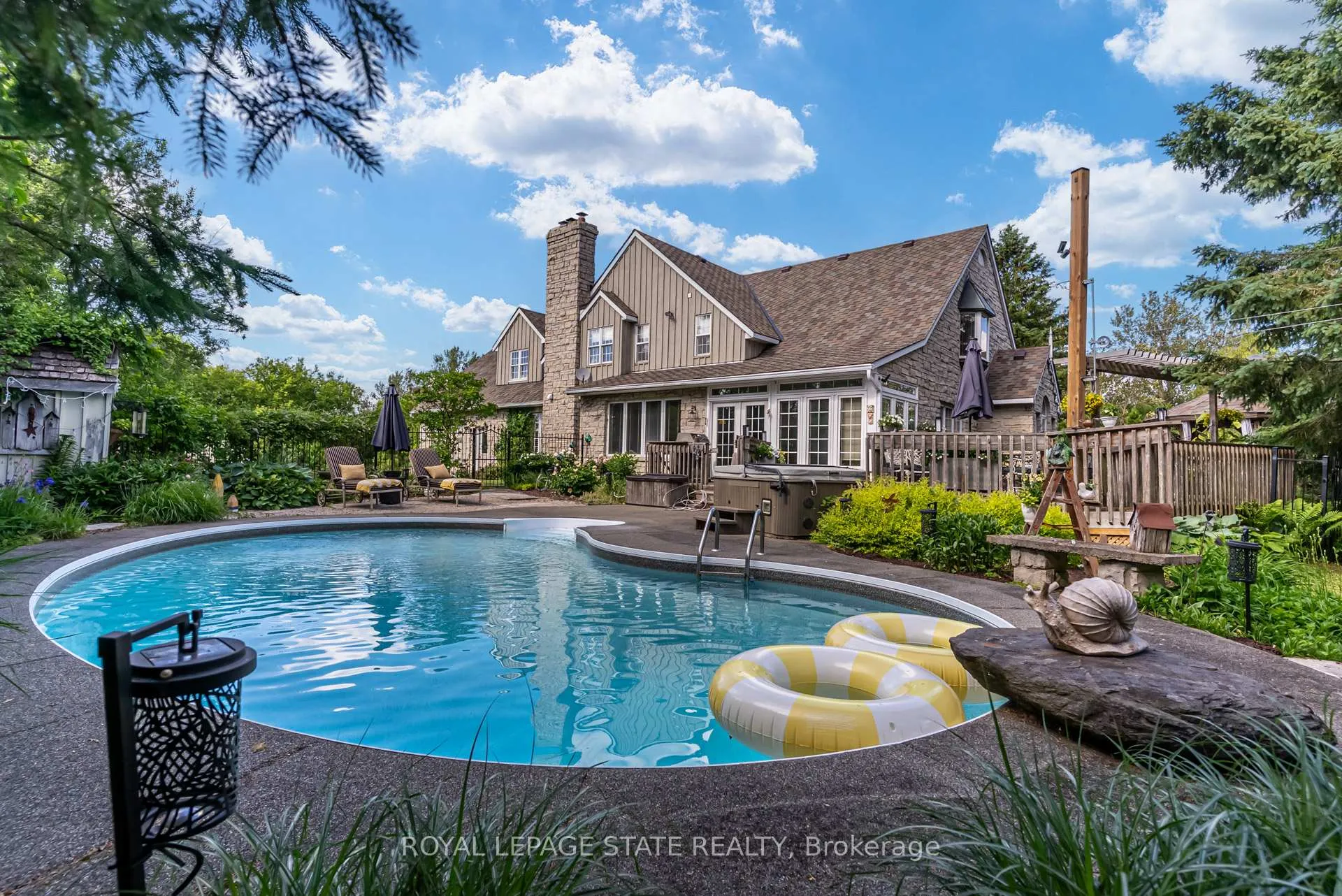 Photo 4 of 2134 Maplewood Road, Wellesley — HOMEH