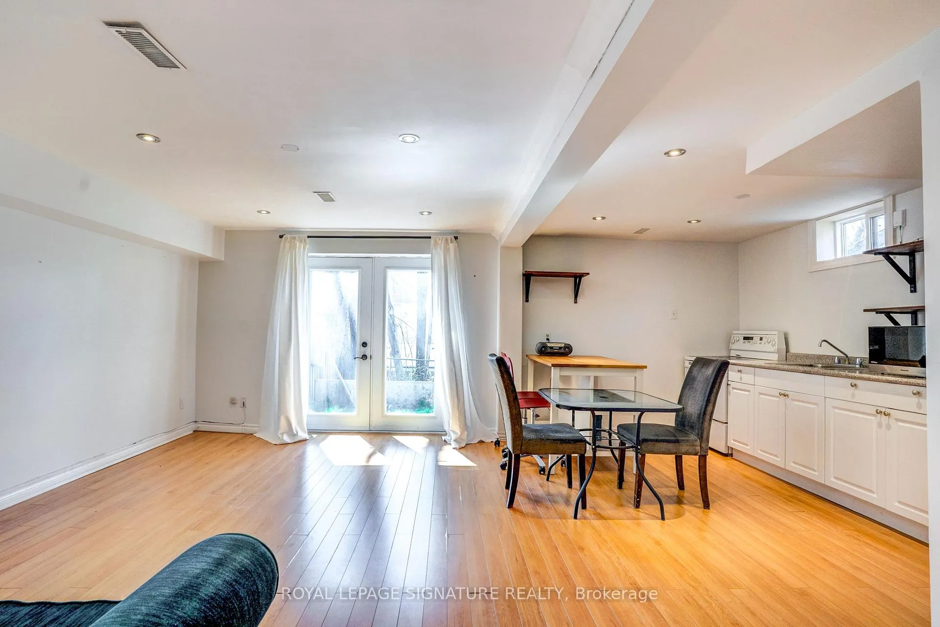 Photo 5 of Unit BSMT, 17 Avis Crescent, Toronto, O'Connor-Parkview — HOMEH