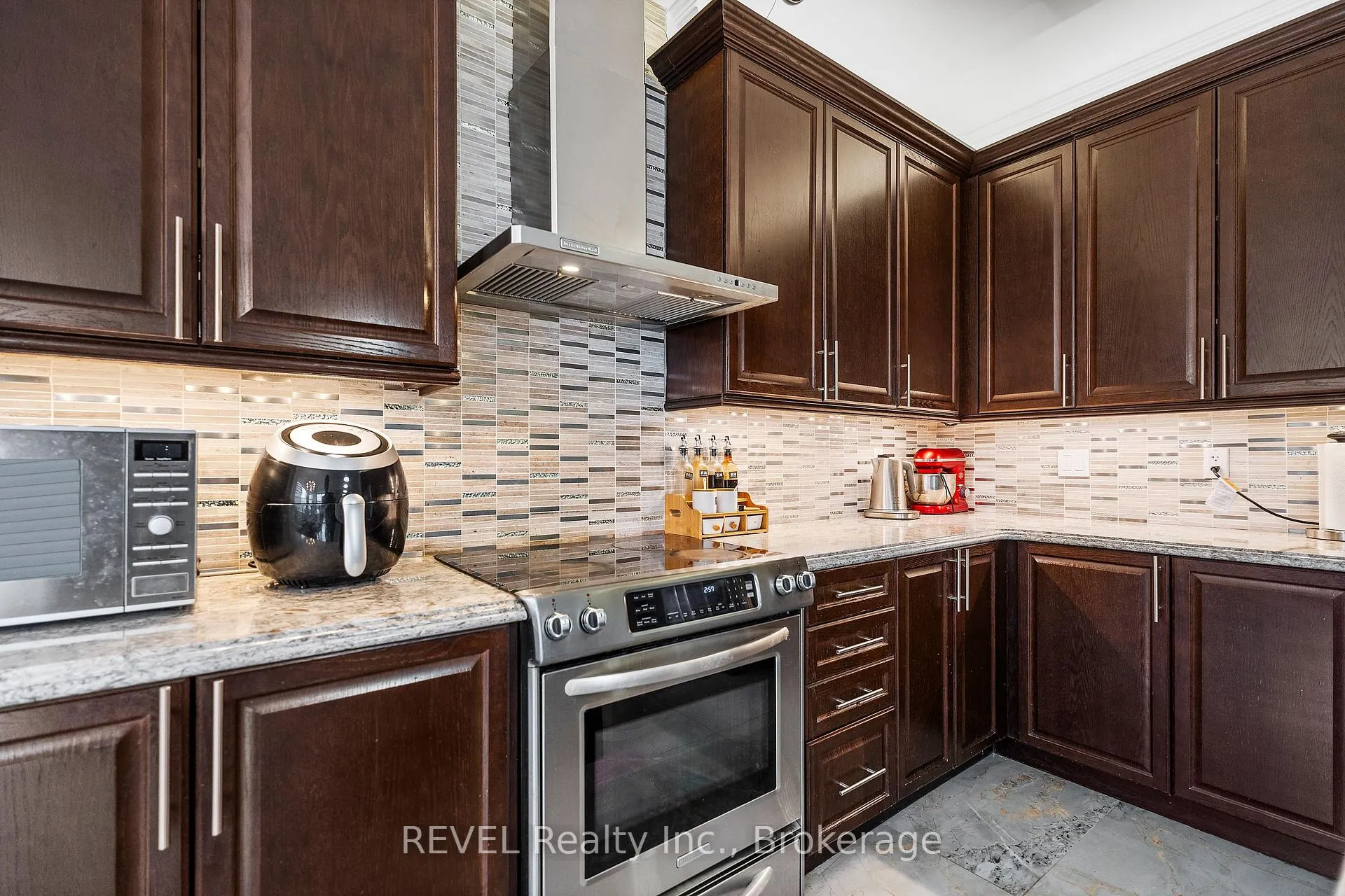 Photo 13 of 8892 Kudlac Street, Niagara Falls, Forestview — HOMEH