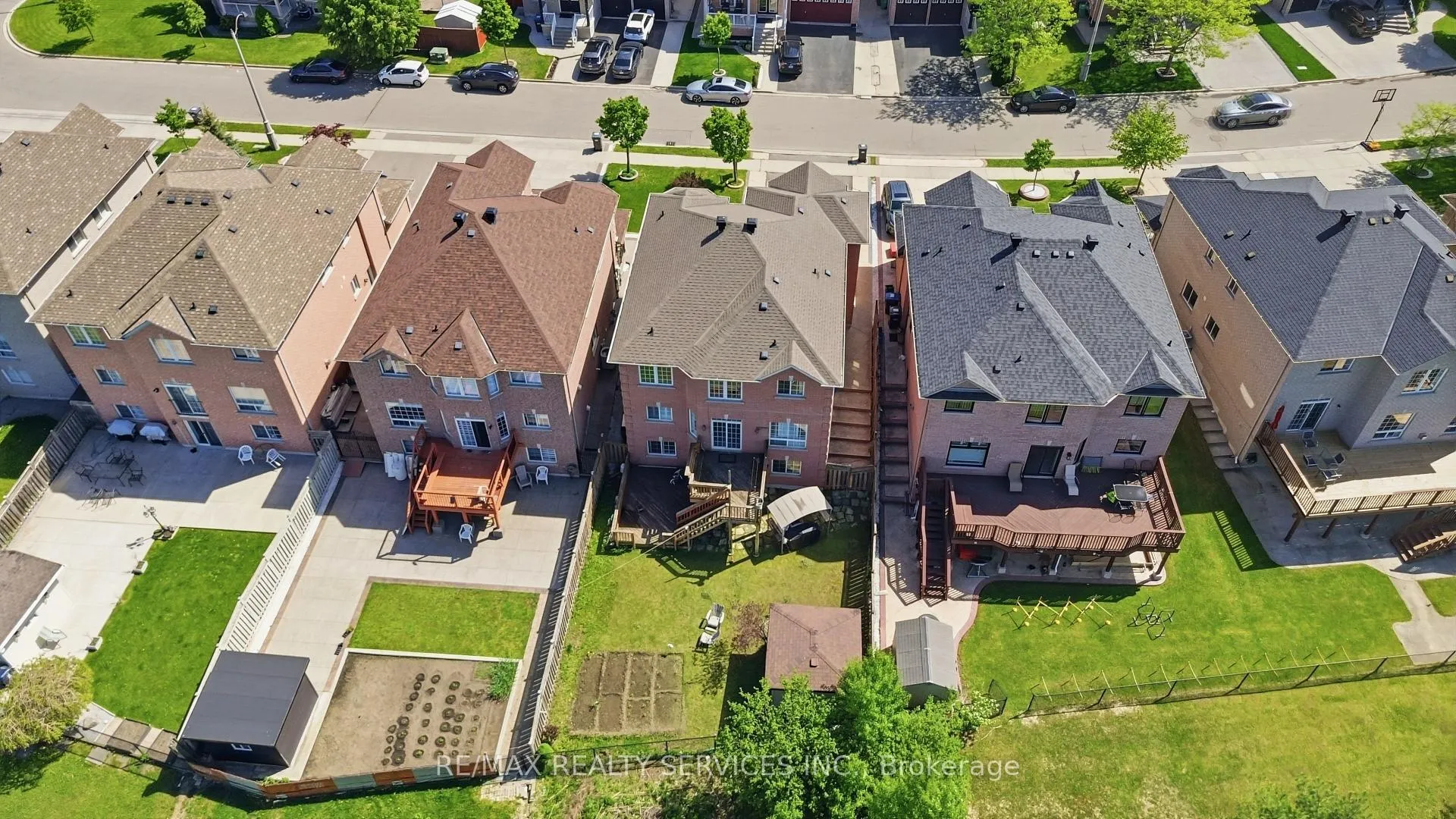 Photo 3 of 20 Switchback Trail, Brampton, Sandringham-Wellington — HOMEH
