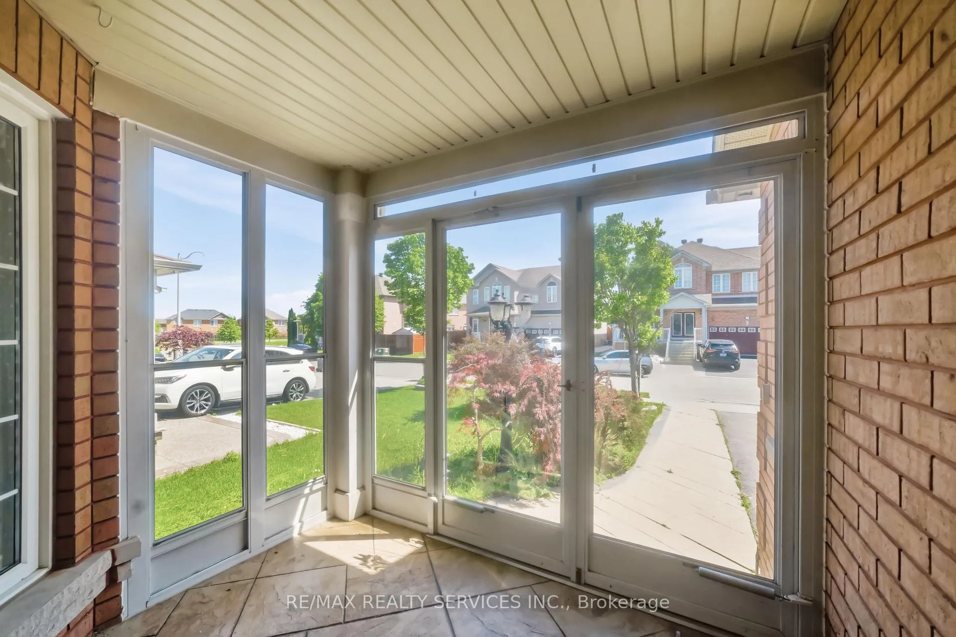 Photo 8 of 20 Switchback Trail, Brampton, Sandringham-Wellington — HOMEH