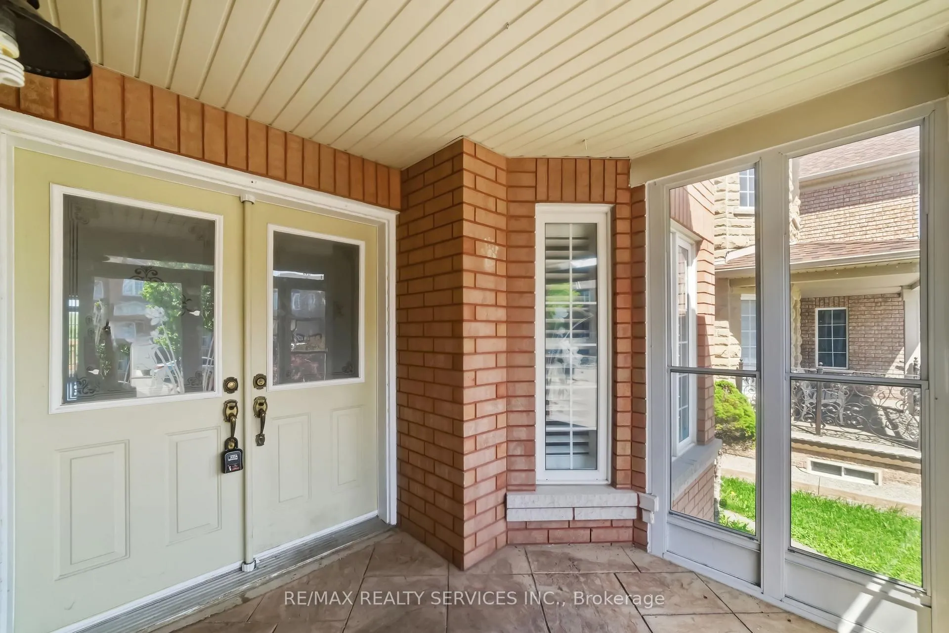 Photo 9 of 20 Switchback Trail, Brampton, Sandringham-Wellington — HOMEH