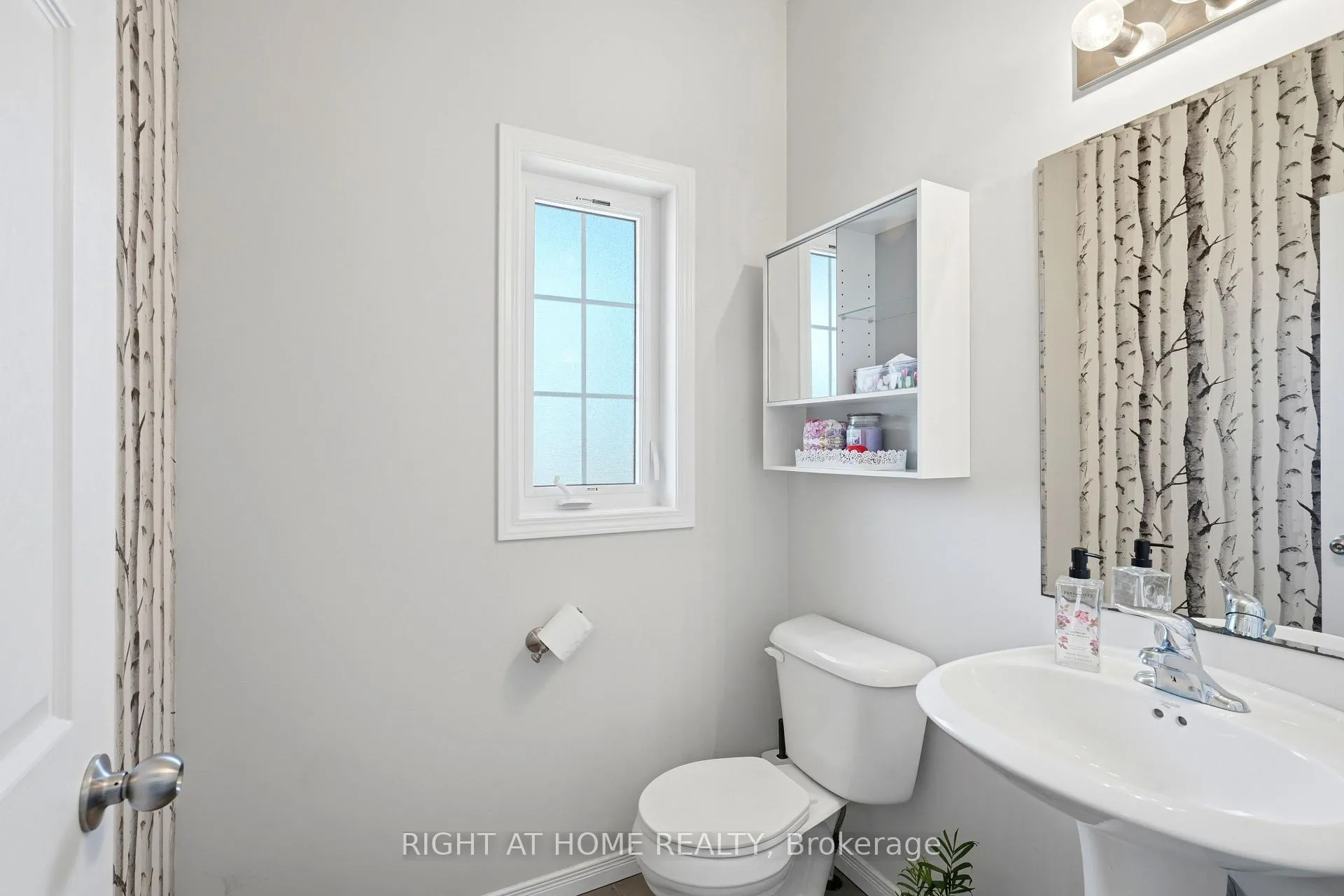 Photo 3 of 153 Maitland Street, Kitchener, Huron Park — HOMEH