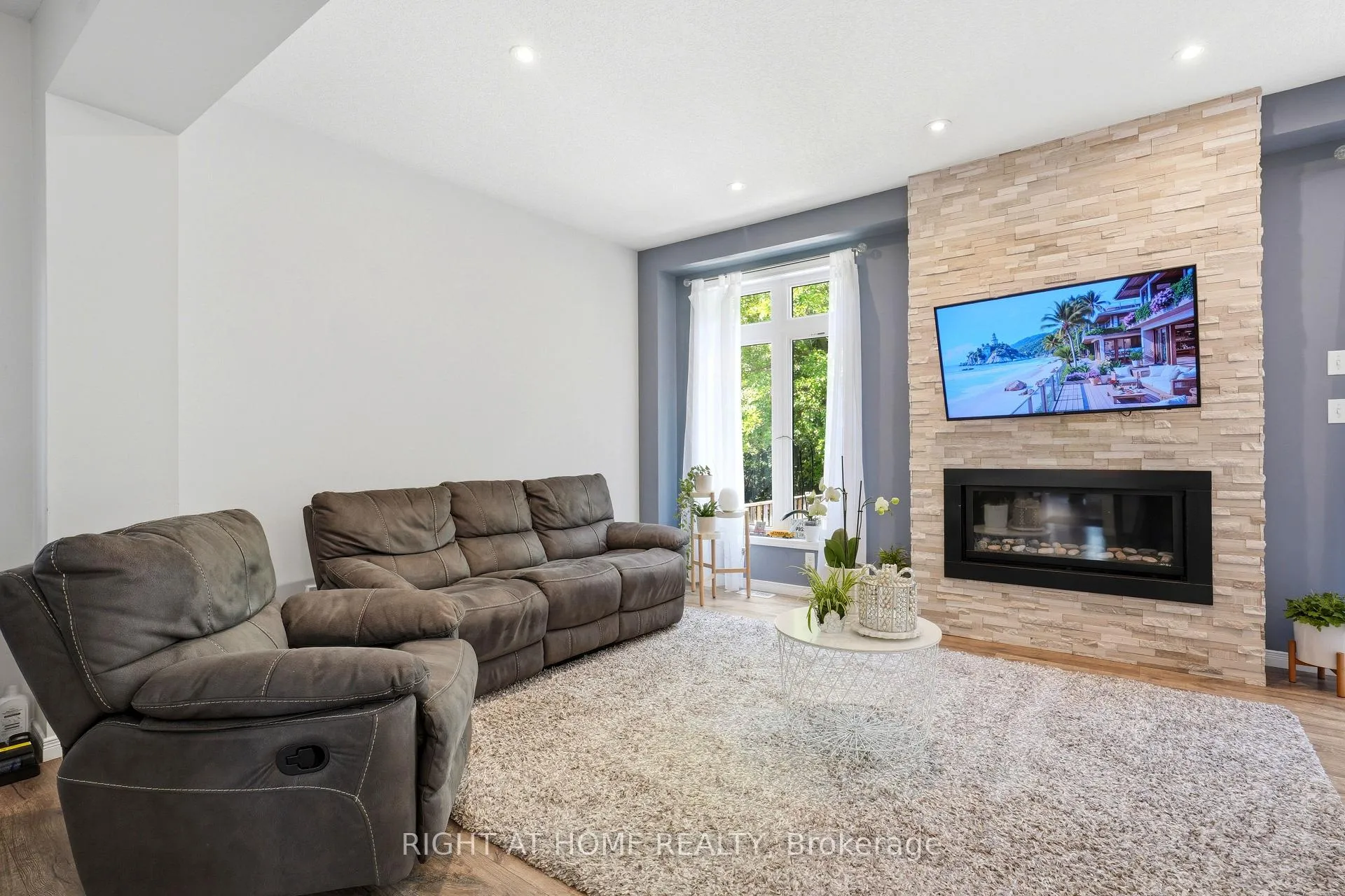 Photo 5 of 153 Maitland Street, Kitchener, Huron Park — HOMEH