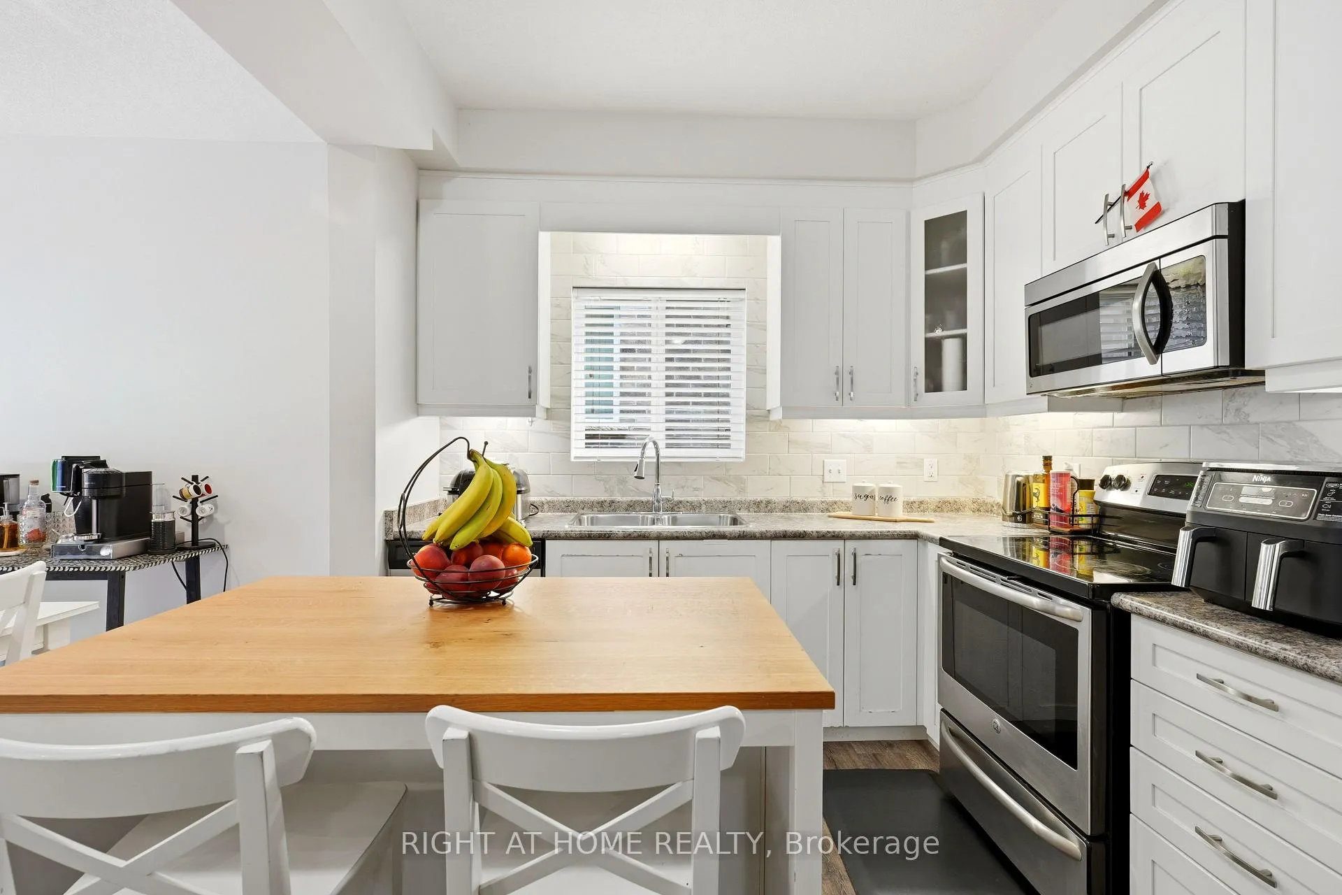 Photo 8 of 153 Maitland Street, Kitchener, Huron Park — HOMEH