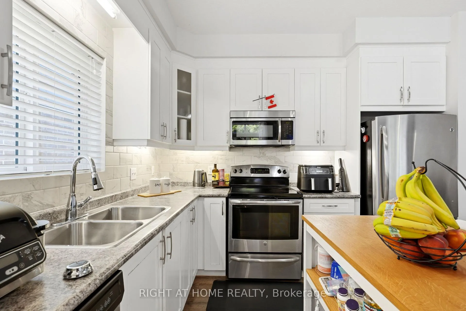 Photo 9 of 153 Maitland Street, Kitchener, Huron Park — HOMEH