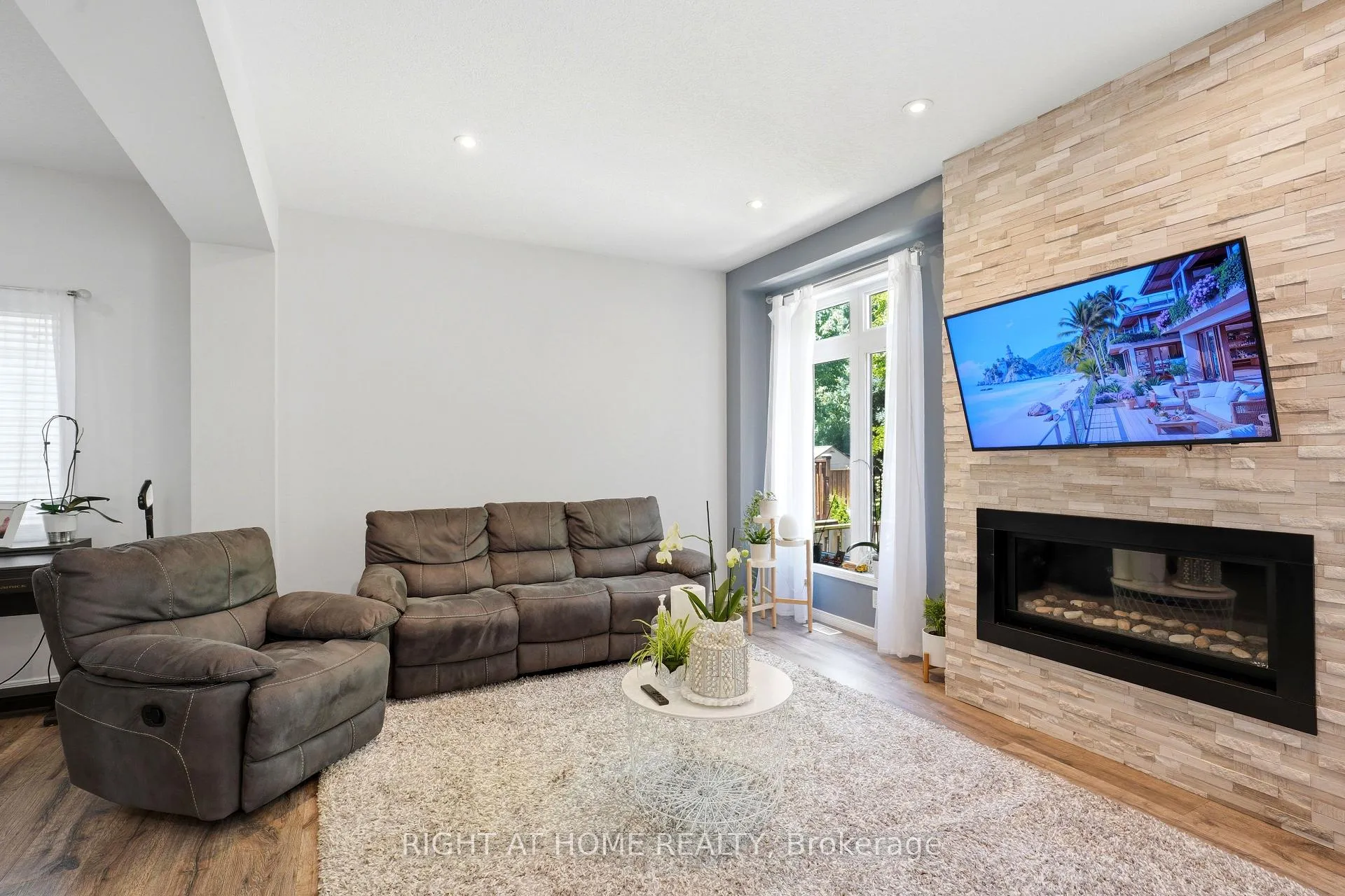 Photo 10 of 153 Maitland Street, Kitchener, Huron Park — HOMEH