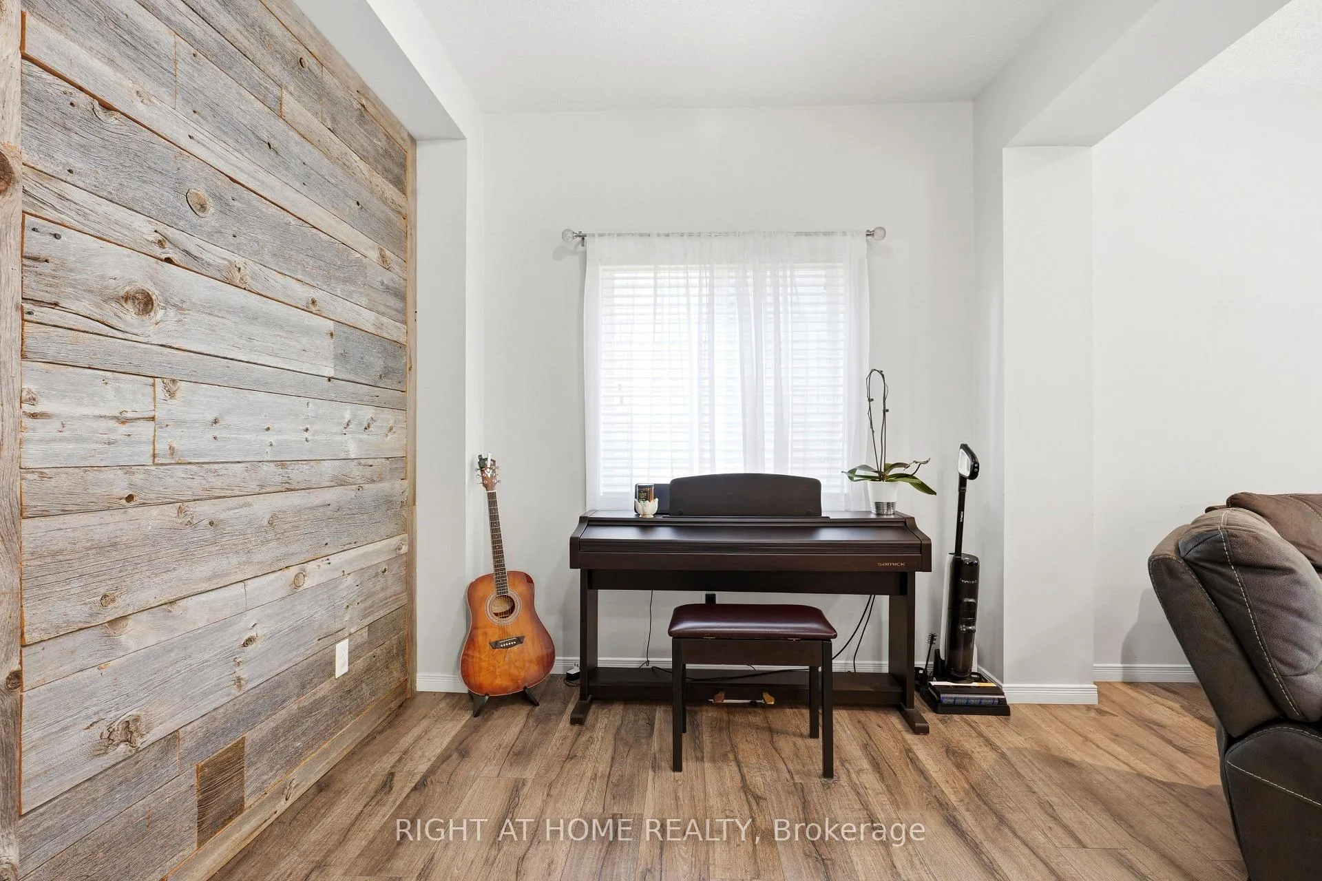 Photo 11 of 153 Maitland Street, Kitchener, Huron Park — HOMEH